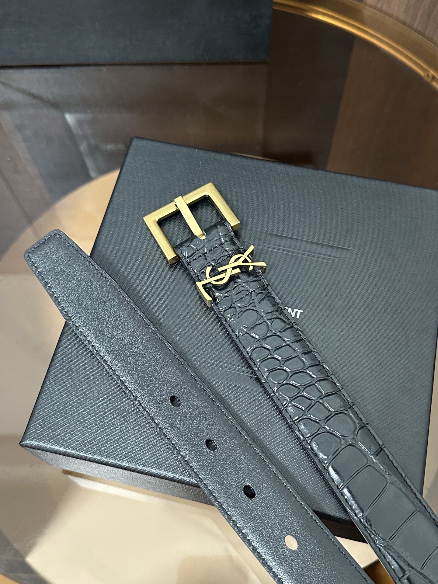 ❣️SA1NT LAURENT CASSANDRE鳄鱼纹压印皮革方扣腰带 配以经典YSL标志环圈 宽度 