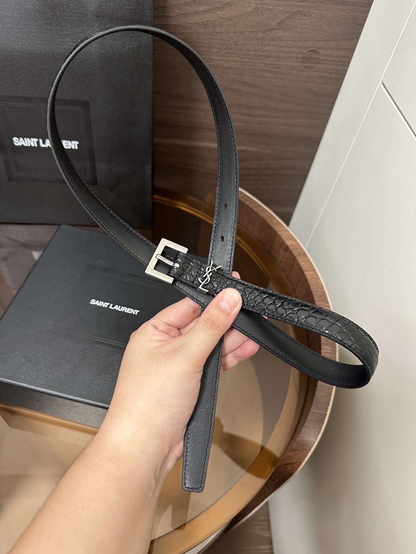 ❣️SA1NT LAURENT CASSANDRE鳄鱼纹压印皮革方扣腰带 配以经典YSL标志环圈 宽度 