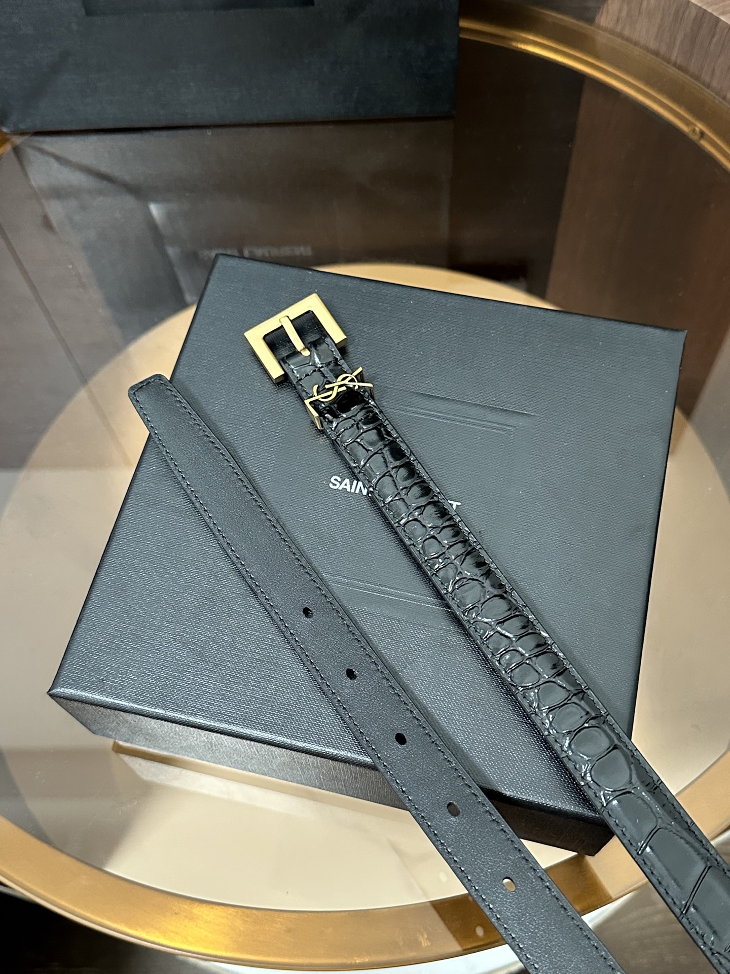 ❣️SA1NT LAURENT CASSANDRE鳄鱼纹压印皮革方扣腰带 配以经典YSL标志环圈 宽度 