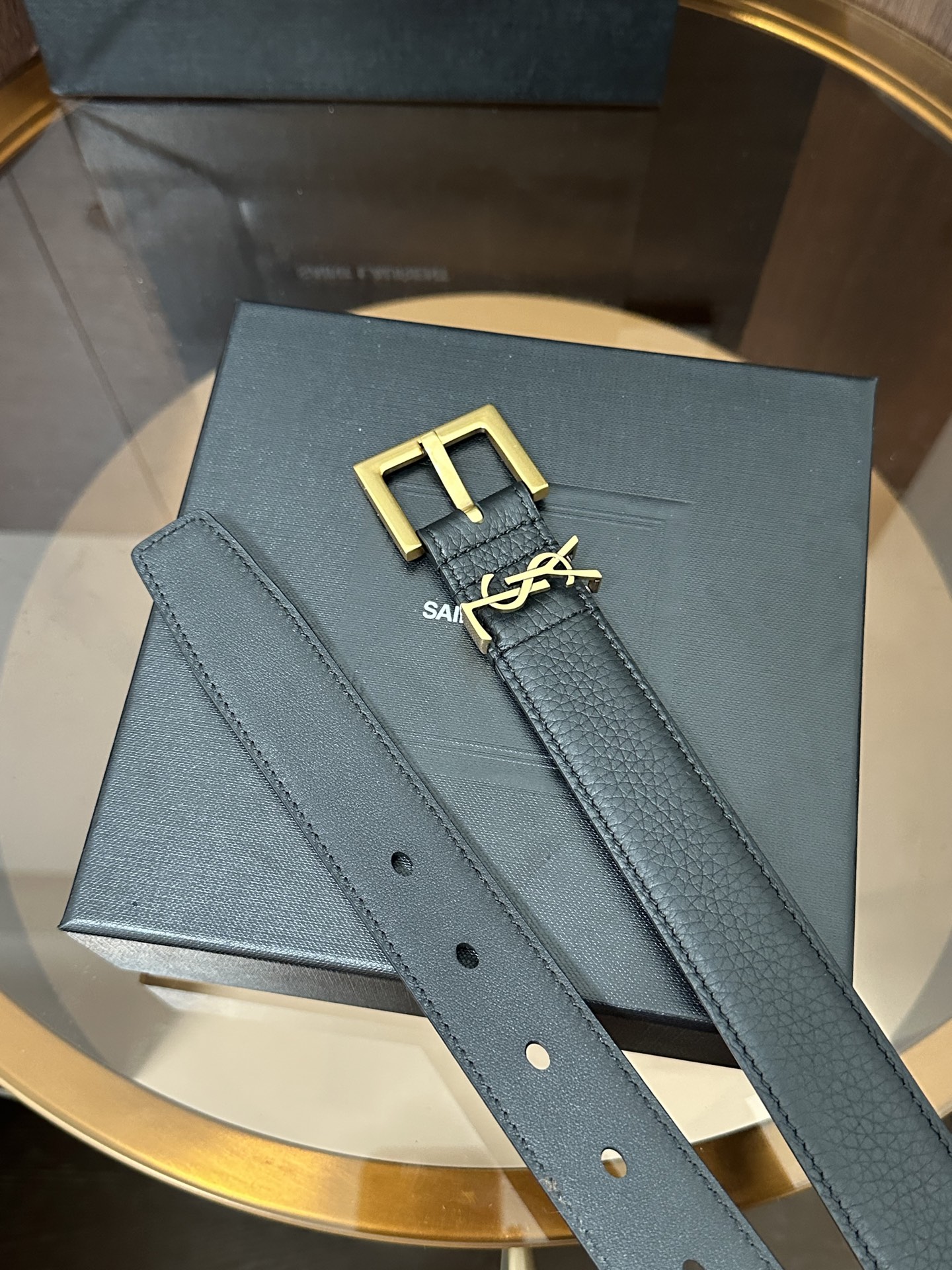 ❣️SA1NT LAURENT CASSANDRE粒面皮革方扣腰带 配以经典YSL标志环圈 宽度 3.0