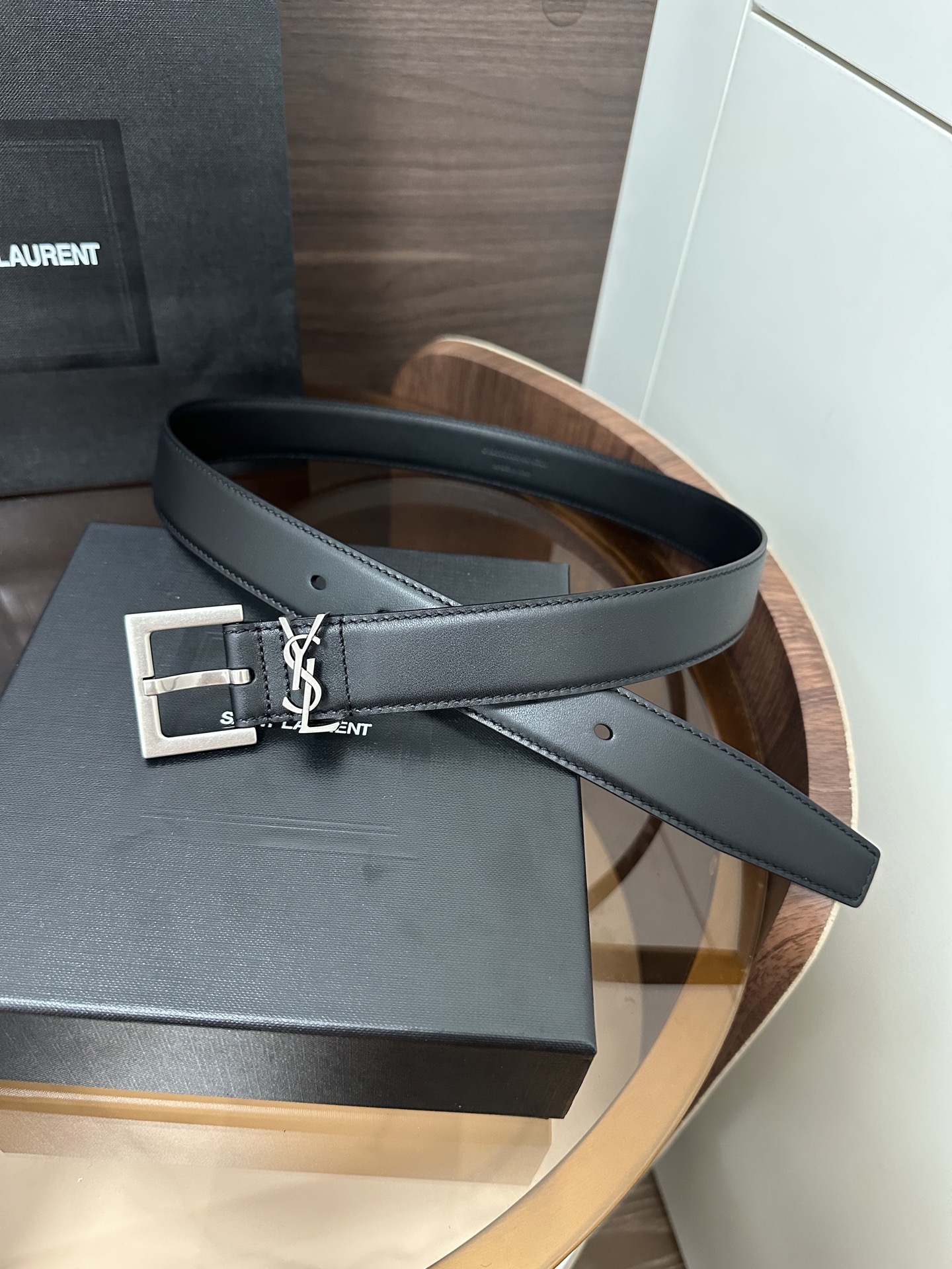❣️SA1NT LAURENT CASSANDRE字母标志方形搭扣光面皮腰带 配以经典YSL标志环圈 宽