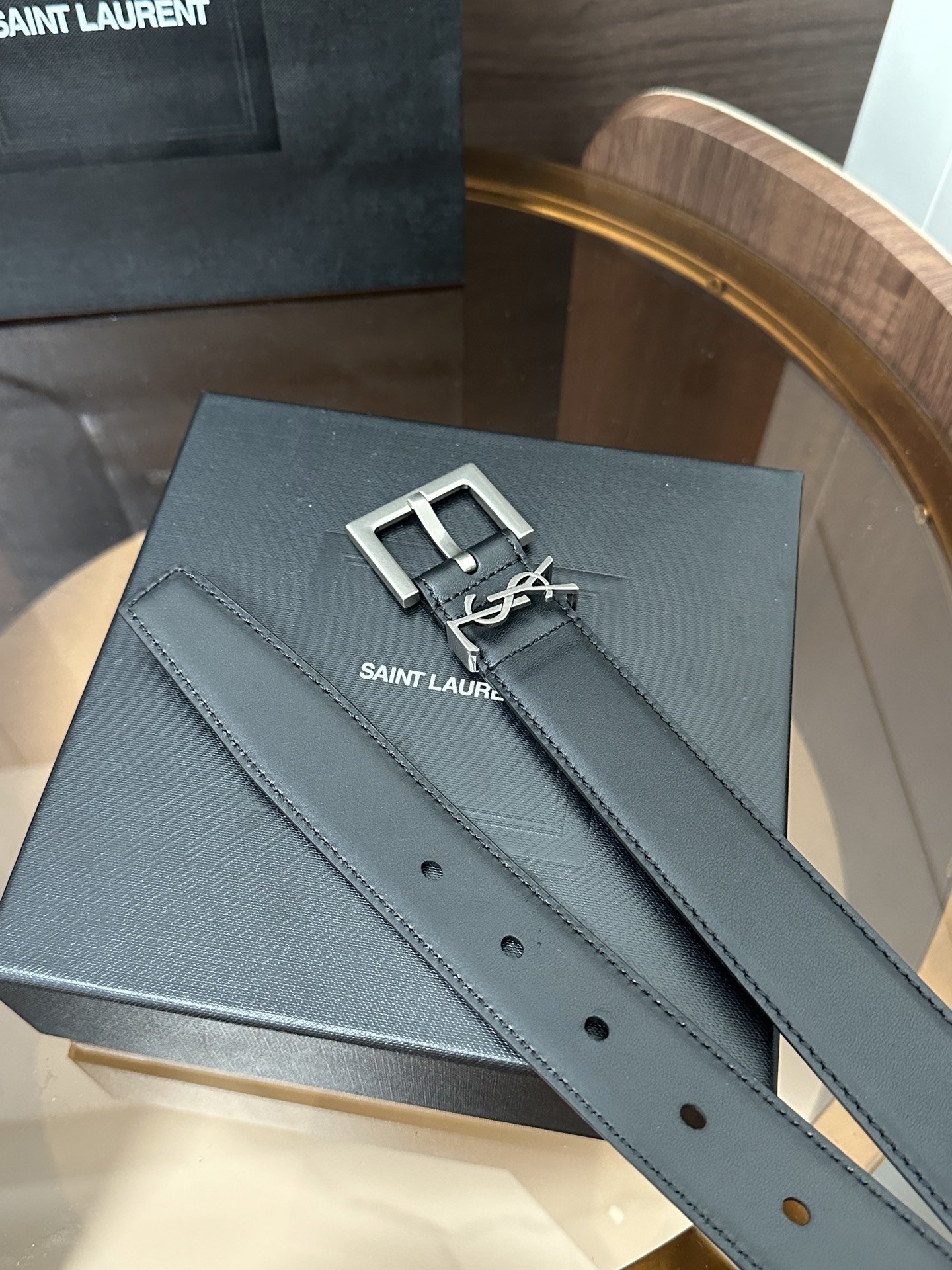 ❣️SA1NT LAURENT CASSANDRE字母标志方形搭扣光面皮腰带 配以经典YSL标志环圈 宽
