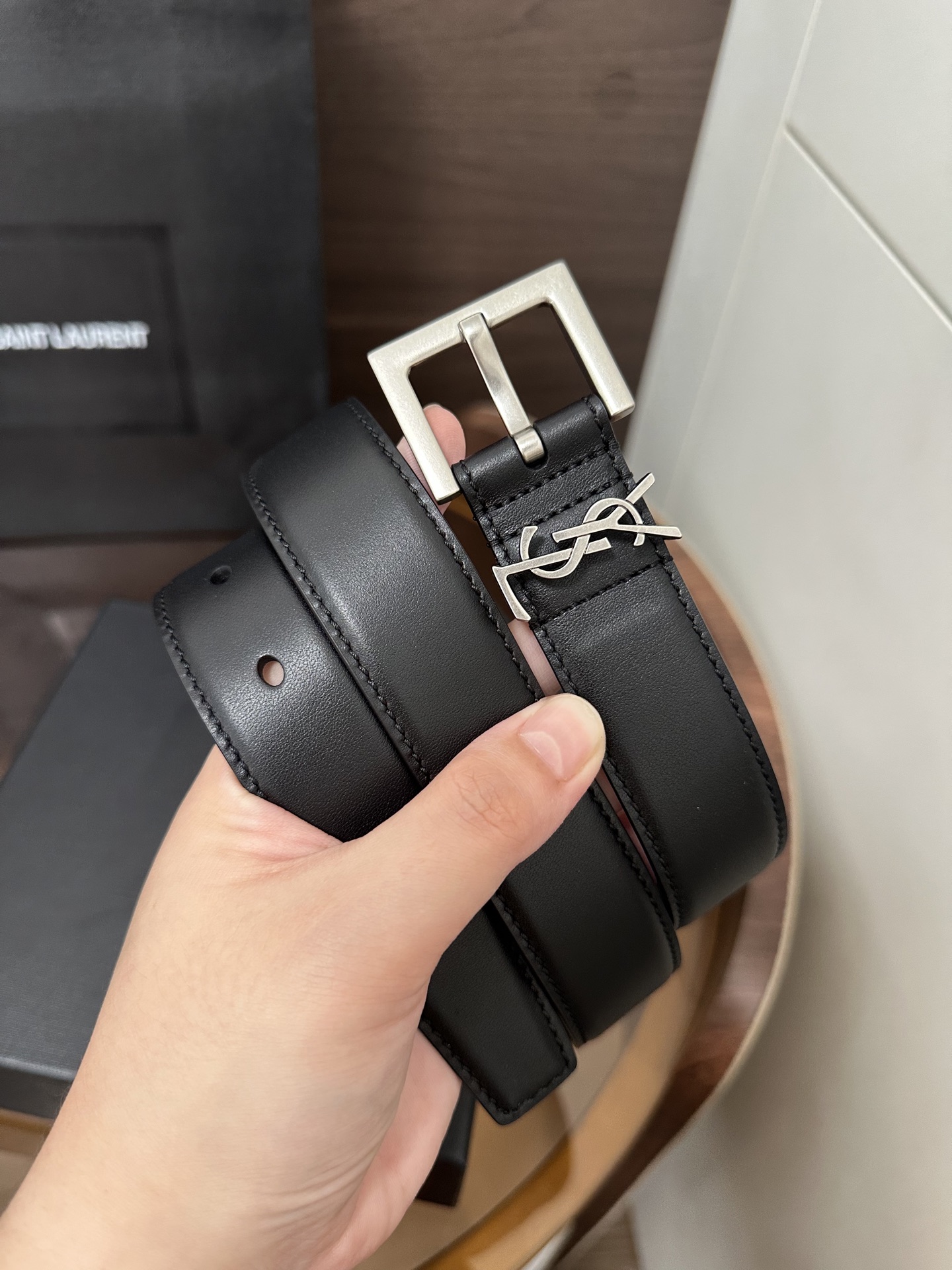 ❣️SA1NT LAURENT CASSANDRE字母标志方形搭扣光面皮腰带 配以经典YSL标志环圈 宽