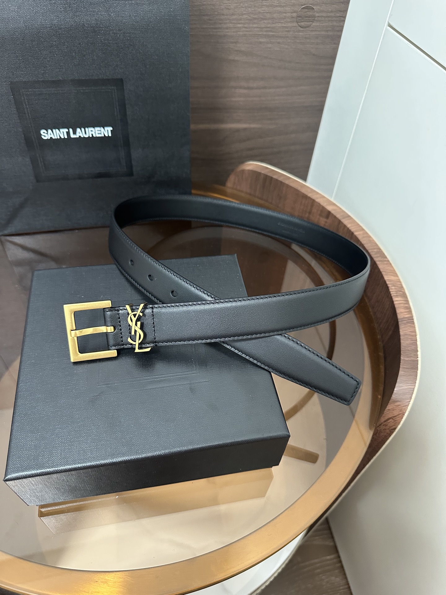 ❣️SA1NT LAURENT CASSANDRE字母标志方形搭扣光面皮腰带 配以经典YSL标志环圈 宽