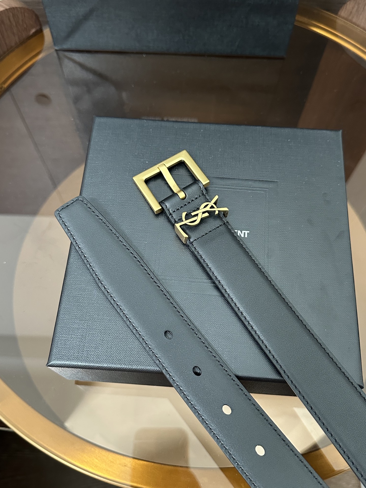 ❣️SA1NT LAURENT CASSANDRE字母标志方形搭扣光面皮腰带 配以经典YSL标志环圈 宽