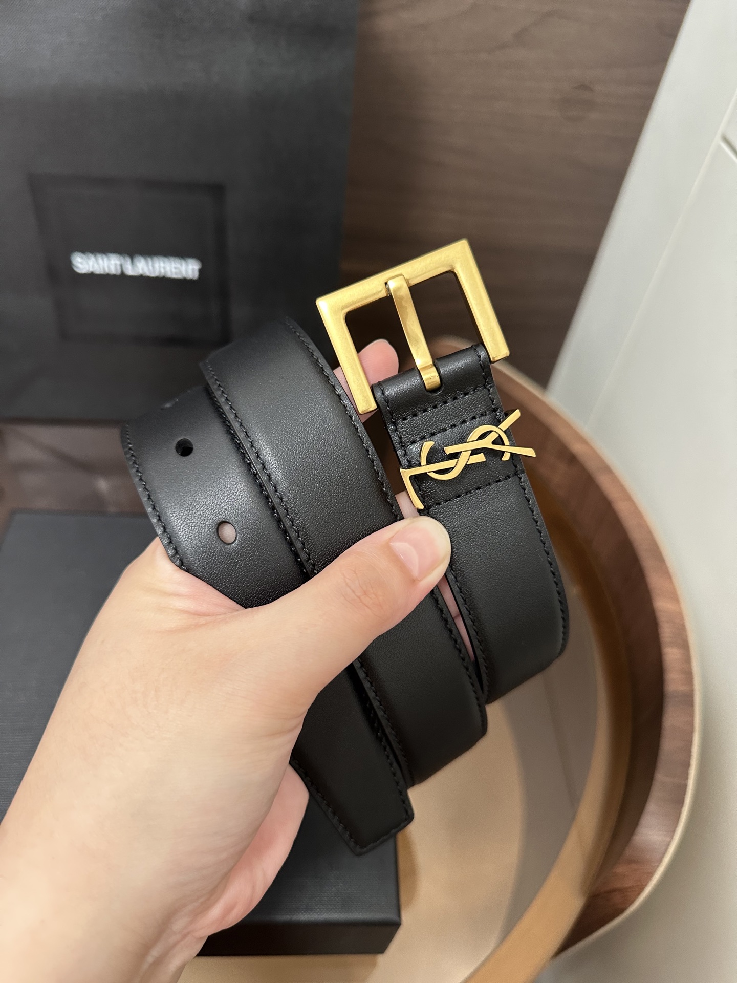❣️SA1NT LAURENT CASSANDRE字母标志方形搭扣光面皮腰带 配以经典YSL标志环圈 宽