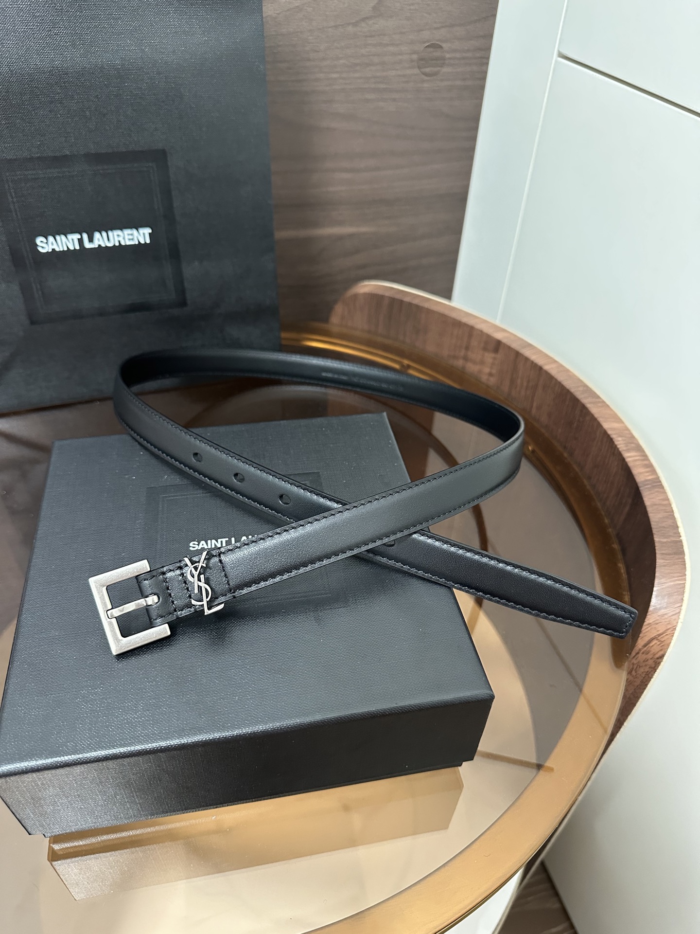 ❣️SA1NT LAURENT CASSANDRE字母标志方形搭扣光面皮腰带 配以经典YSL标志环圈 宽