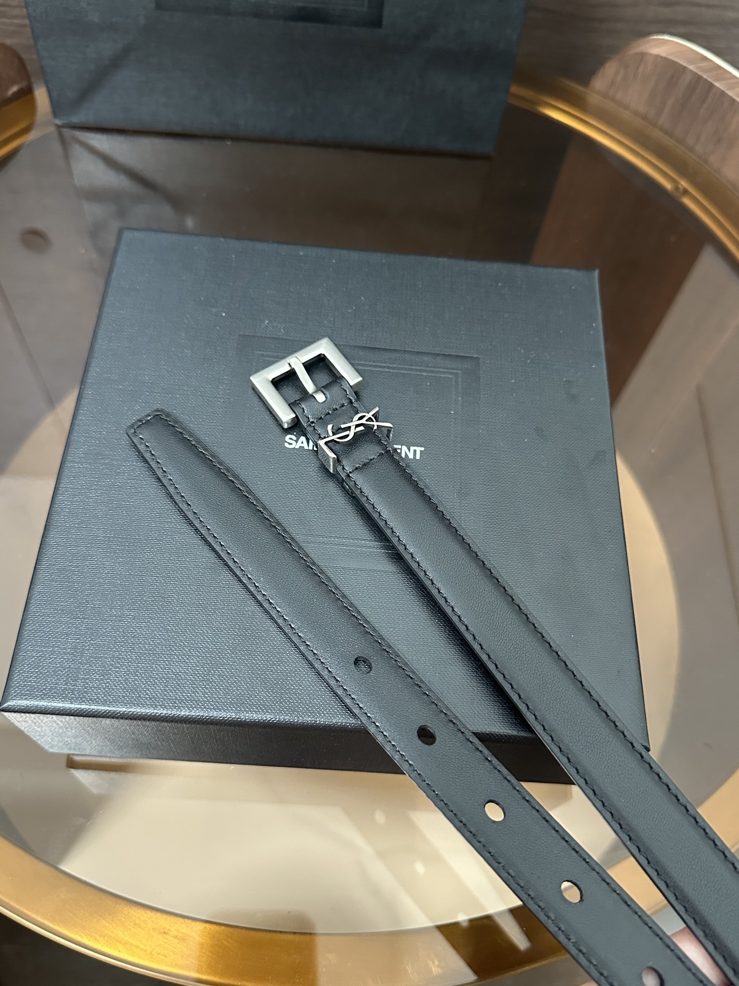 ❣️SA1NT LAURENT CASSANDRE字母标志方形搭扣光面皮腰带 配以经典YSL标志环圈 宽