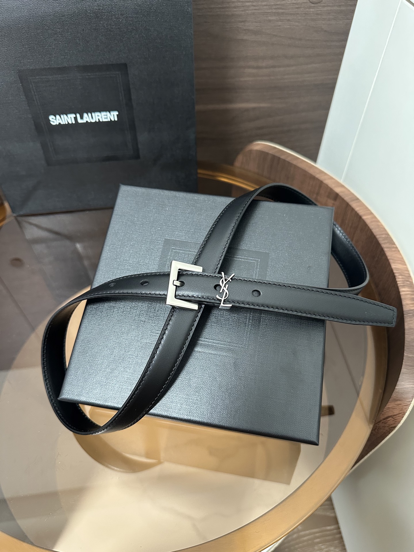 ❣️SA1NT LAURENT CASSANDRE字母标志方形搭扣光面皮腰带 配以经典YSL标志环圈 宽