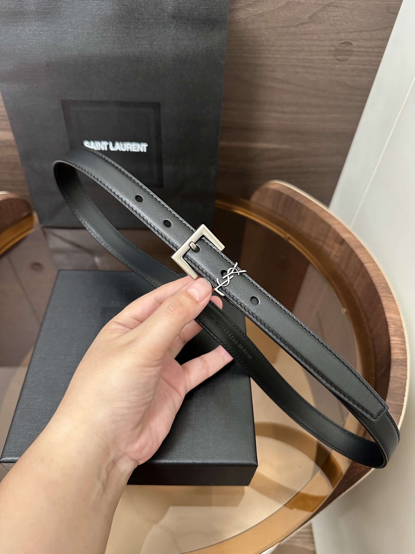 ❣️SA1NT LAURENT CASSANDRE字母标志方形搭扣光面皮腰带 配以经典YSL标志环圈 宽