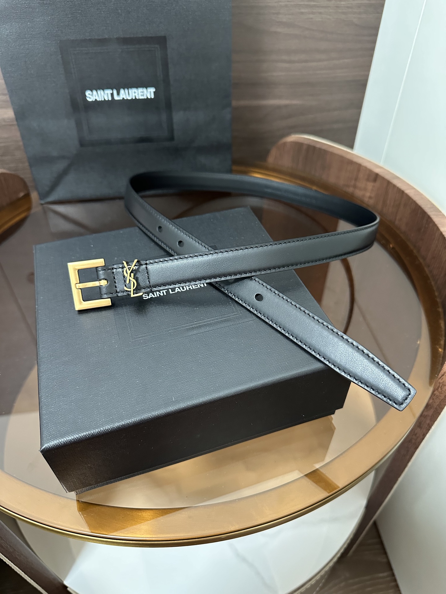 ❣️SA1NT LAURENT CASSANDRE字母标志方形搭扣光面皮腰带 配以经典YSL标志环圈 宽