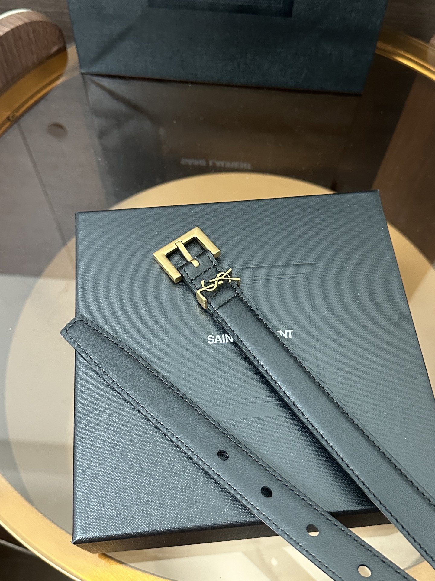 ❣️SA1NT LAURENT CASSANDRE字母标志方形搭扣光面皮腰带 配以经典YSL标志环圈 宽