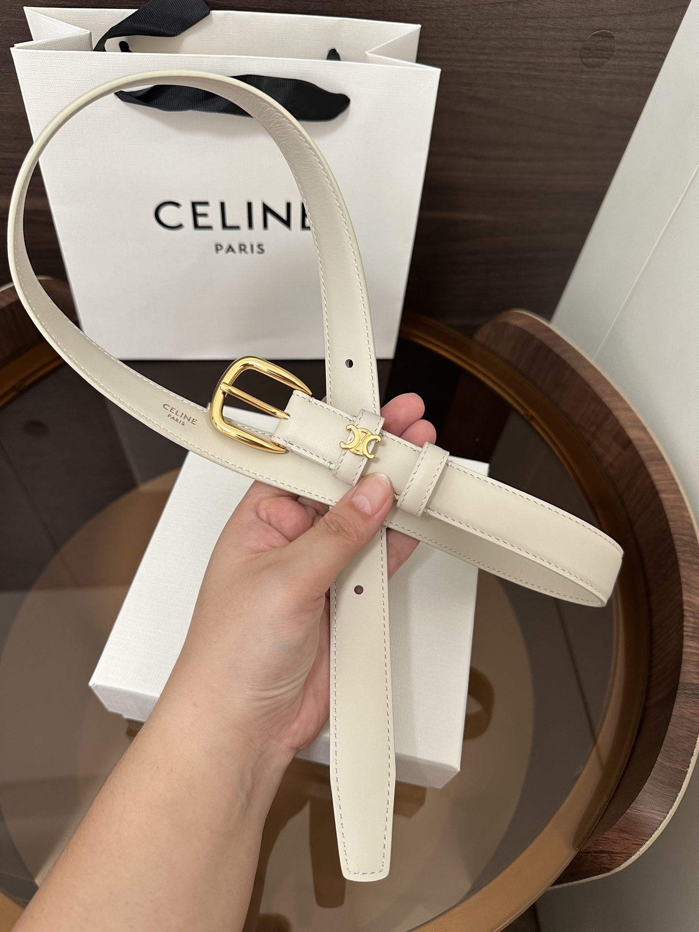 ❣️CÉLINE 赛琳🆕VIVIENNE中 TAURILLON25毫米皮带 牛皮革 牛皮革衬里 金色饰面