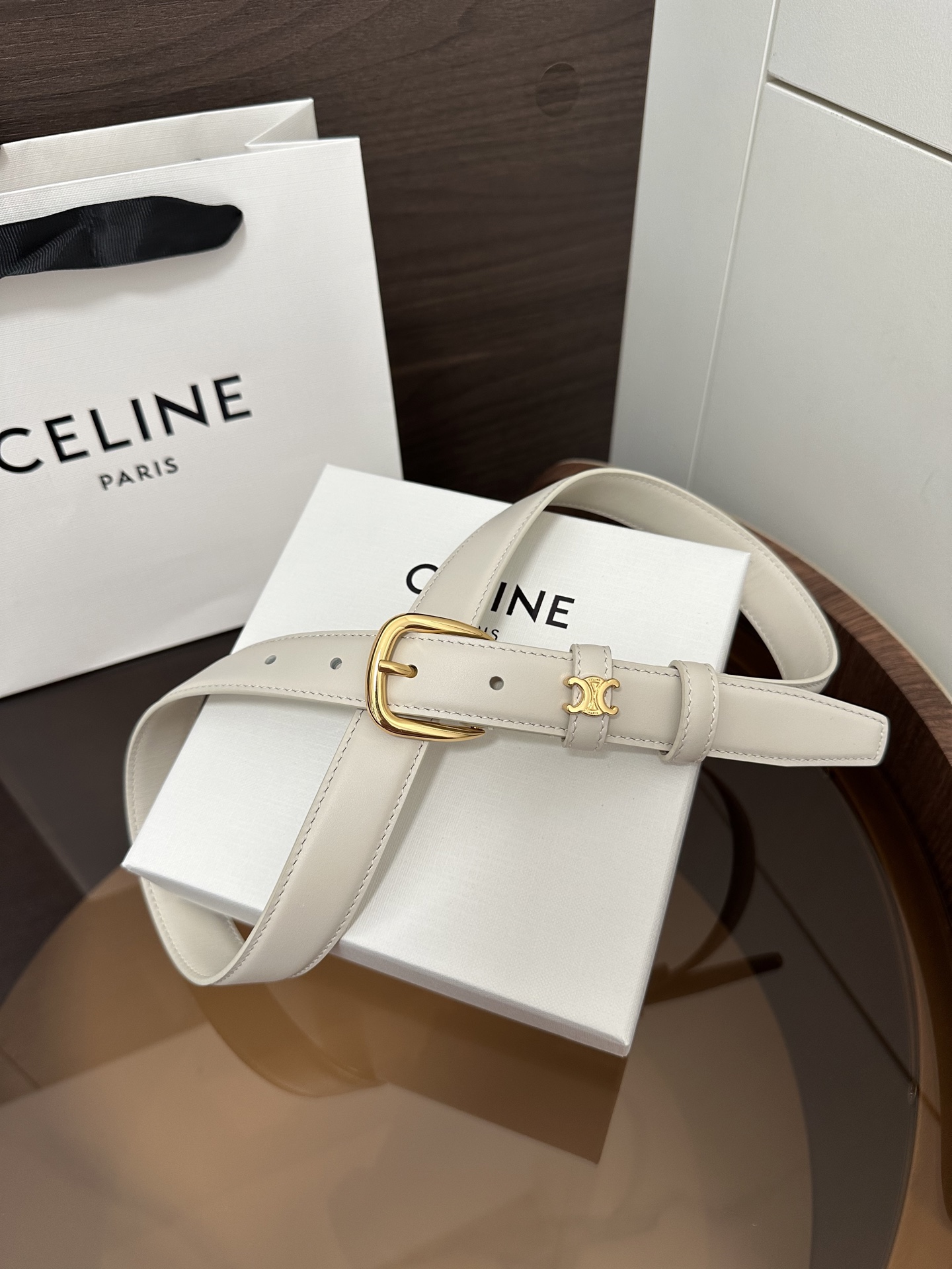 ❣️CÉLINE 赛琳🆕VIVIENNE中 TAURILLON25毫米皮带 牛皮革 牛皮革衬里 金色饰面