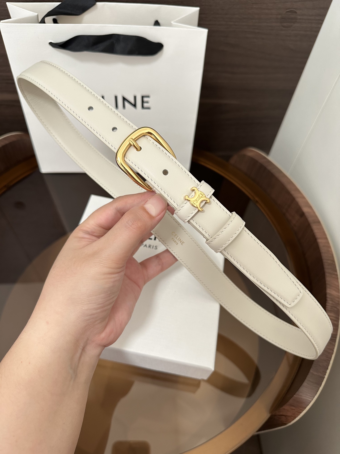 ❣️CÉLINE 赛琳🆕VIVIENNE中 TAURILLON25毫米皮带 牛皮革 牛皮革衬里 金色饰面