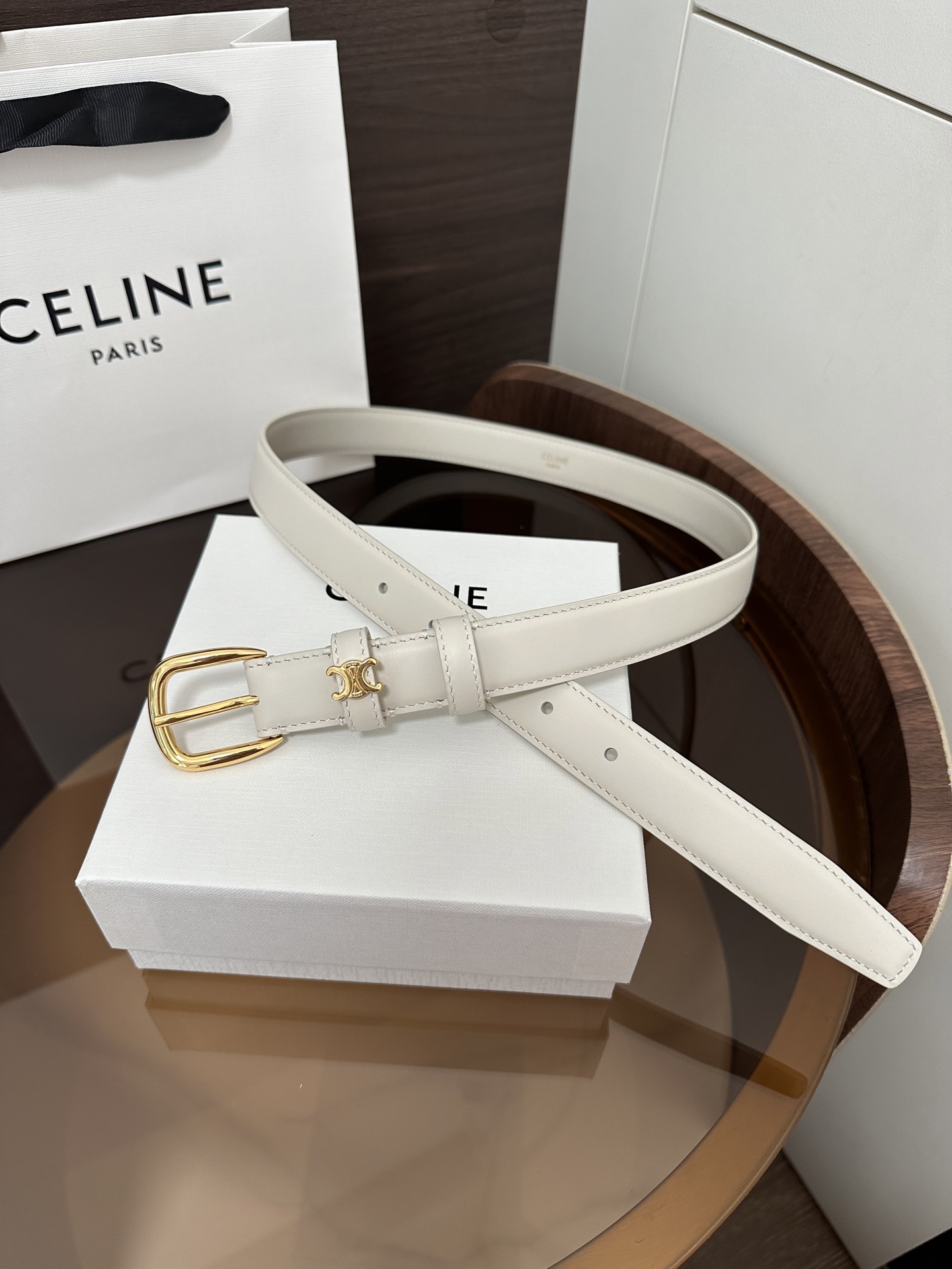 ❣️CÉLINE 赛琳🆕VIVIENNE中 TAURILLON25毫米皮带 牛皮革 牛皮革衬里 金色饰面