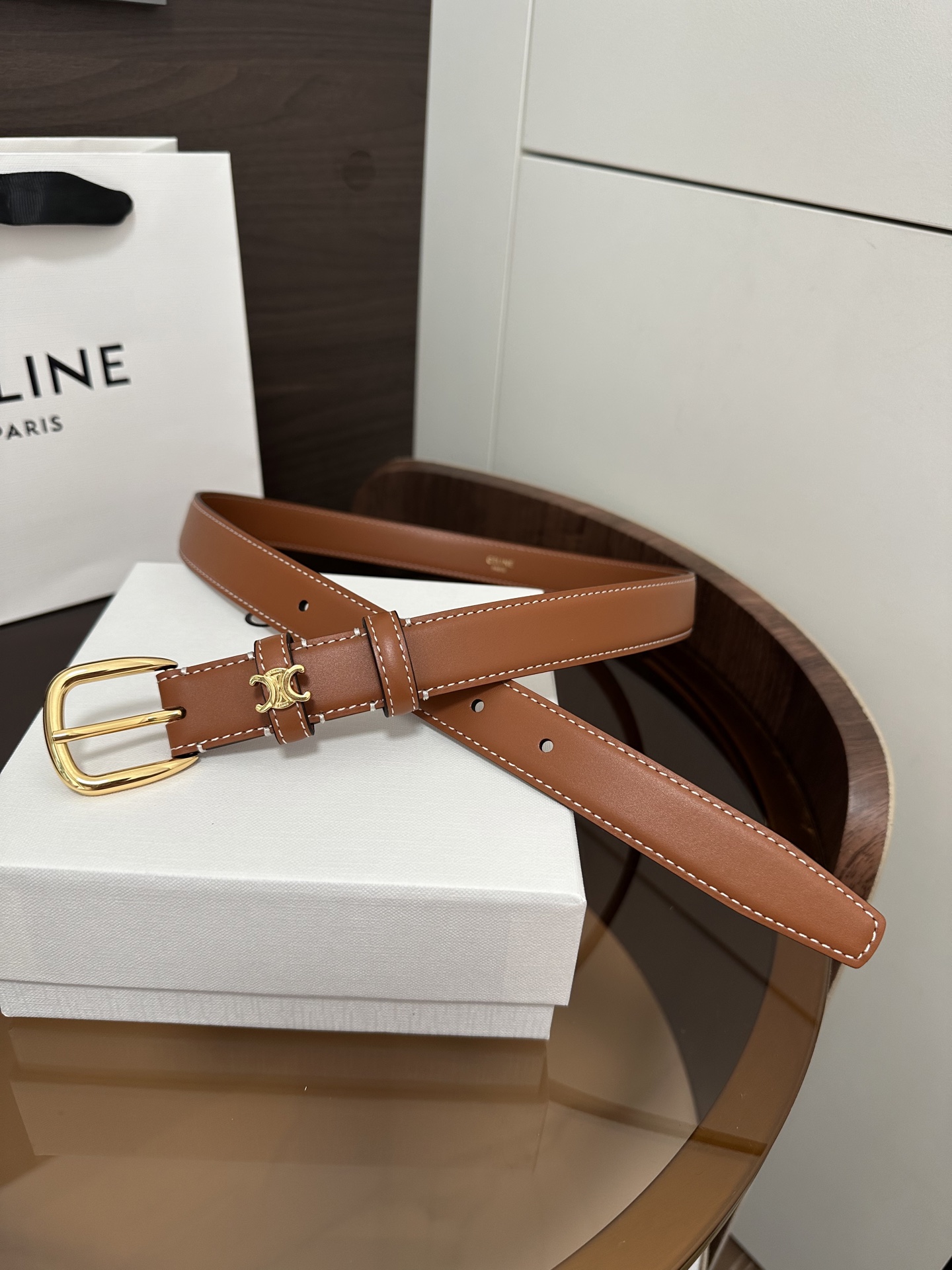 ❣️CÉLINE 赛琳🆕VIVIENNE中 TAURILLON25毫米皮带 牛皮革 牛皮革衬里 金色饰面