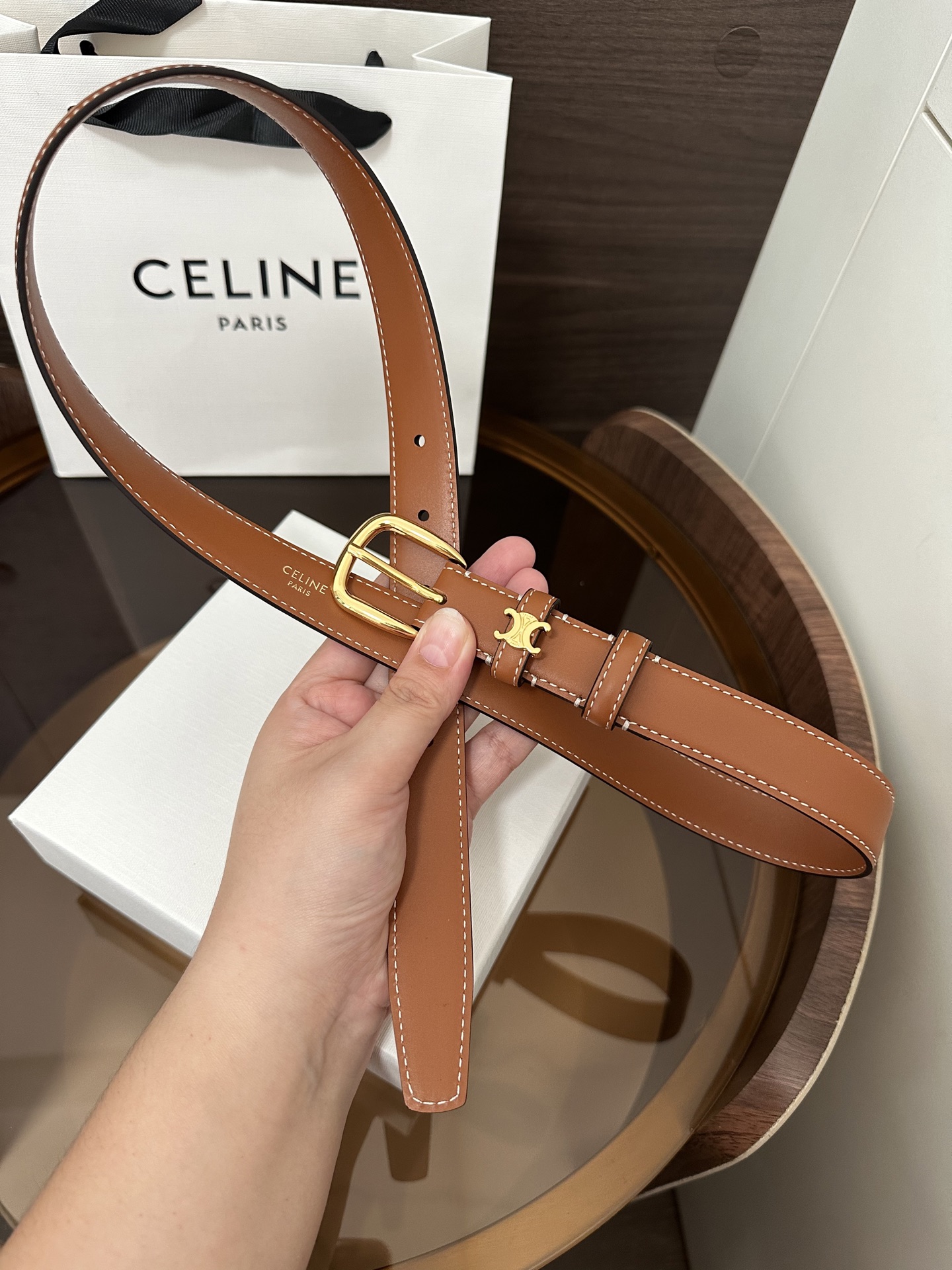 ❣️CÉLINE 赛琳🆕VIVIENNE中 TAURILLON25毫米皮带 牛皮革 牛皮革衬里 金色饰面