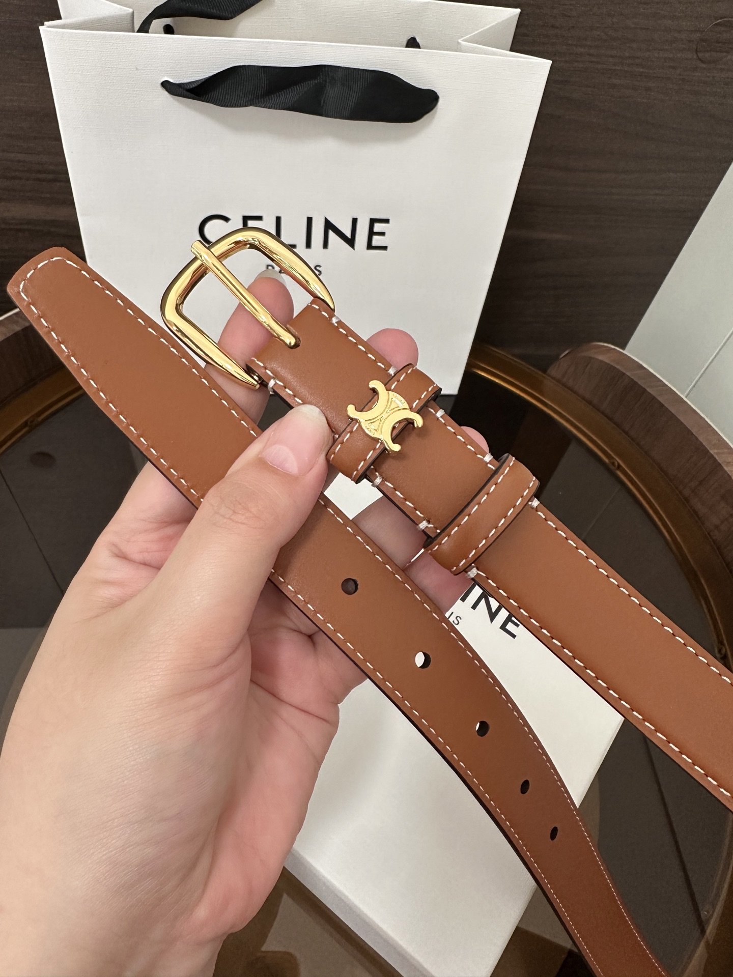 ❣️CÉLINE 赛琳🆕VIVIENNE中 TAURILLON25毫米皮带 牛皮革 牛皮革衬里 金色饰面