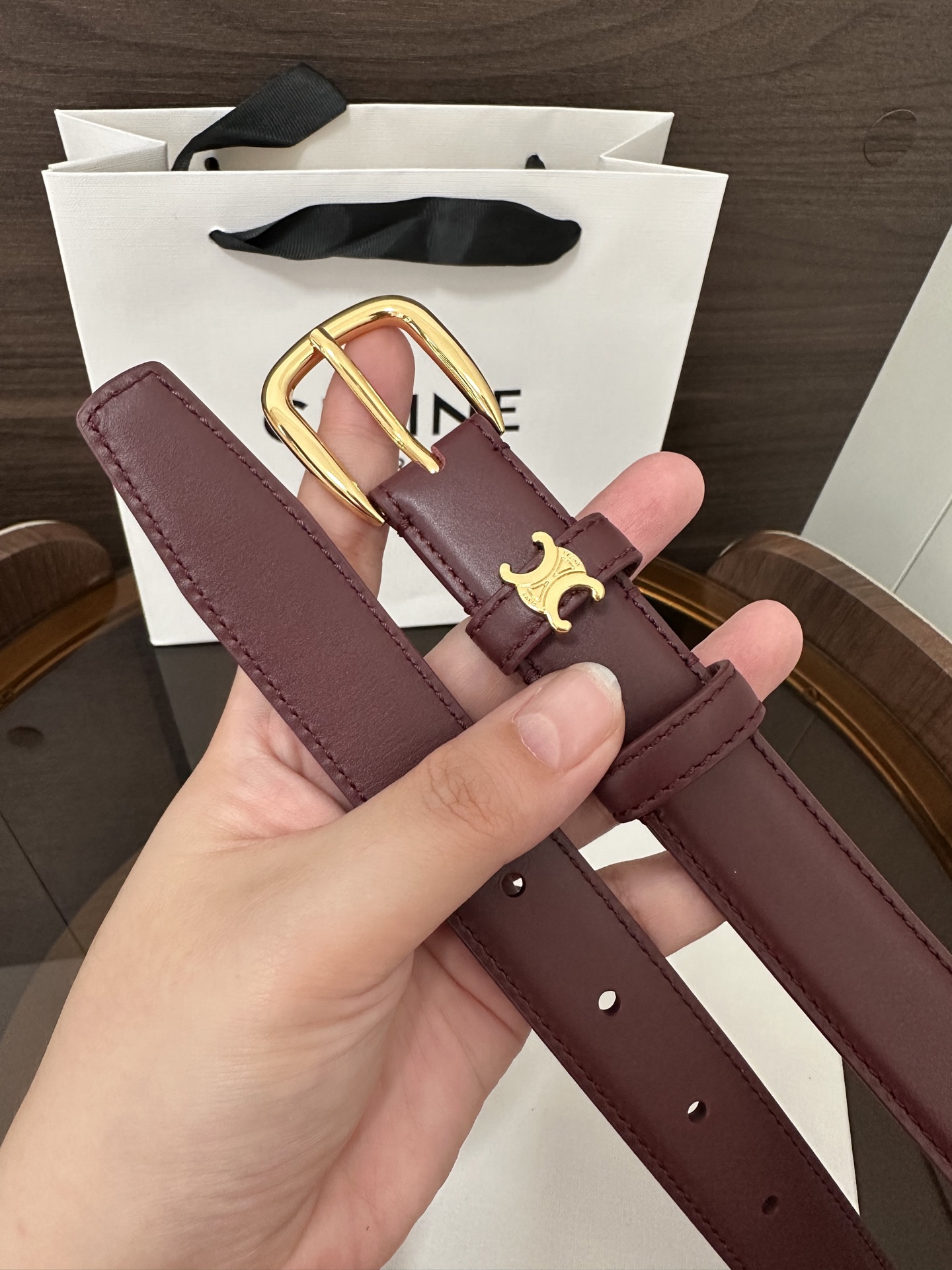 ❣️CÉLINE 赛琳🆕VIVIENNE中 TAURILLON25毫米皮带 牛皮革 牛皮革衬里 金色饰面