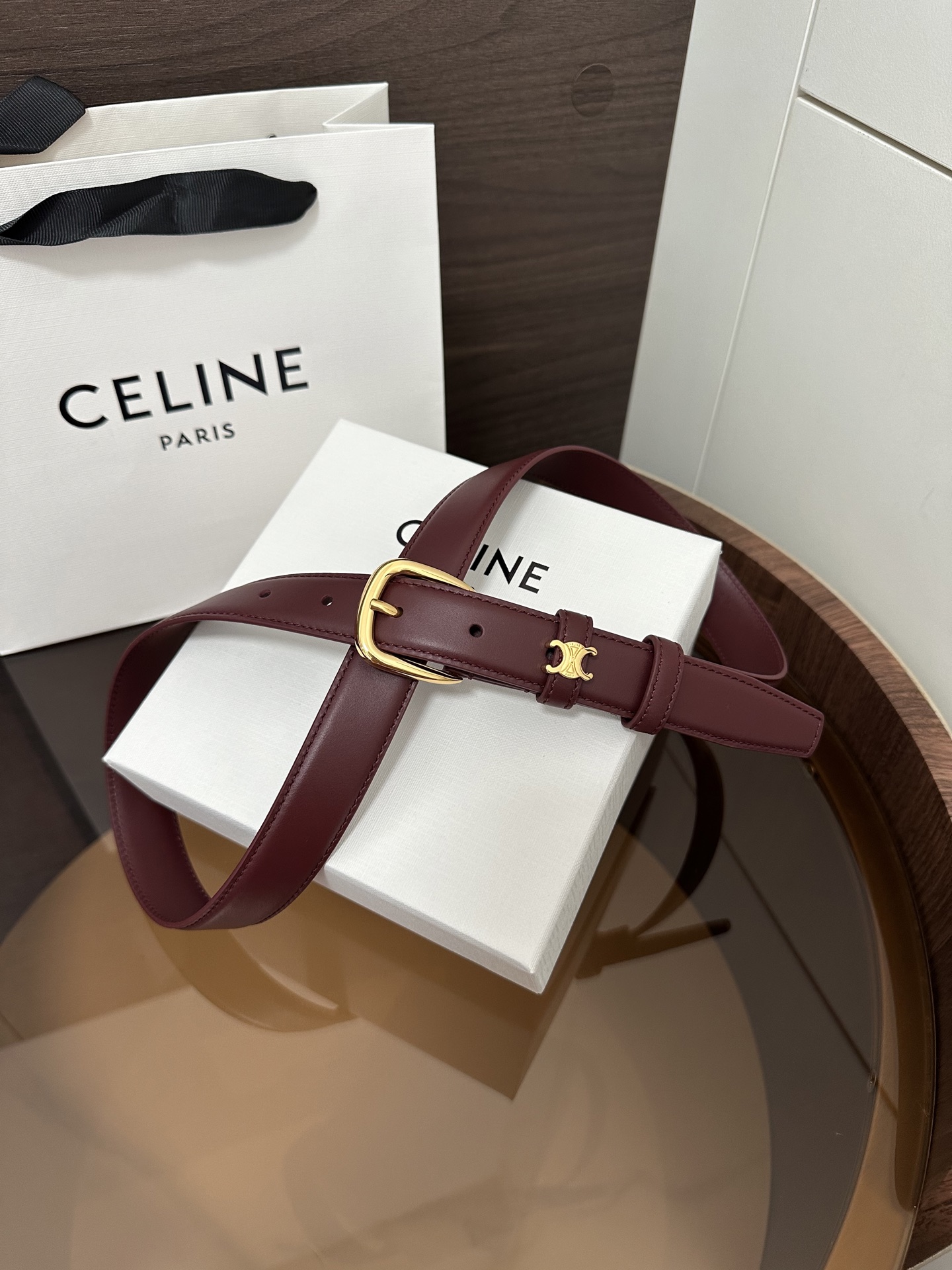 ❣️CÉLINE 赛琳🆕VIVIENNE中 TAURILLON25毫米皮带 牛皮革 牛皮革衬里 金色饰面