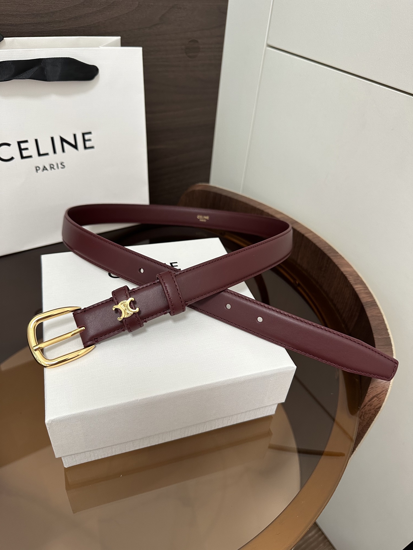 ❣️CÉLINE 赛琳🆕VIVIENNE中 TAURILLON25毫米皮带 牛皮革 牛皮革衬里 金色饰面