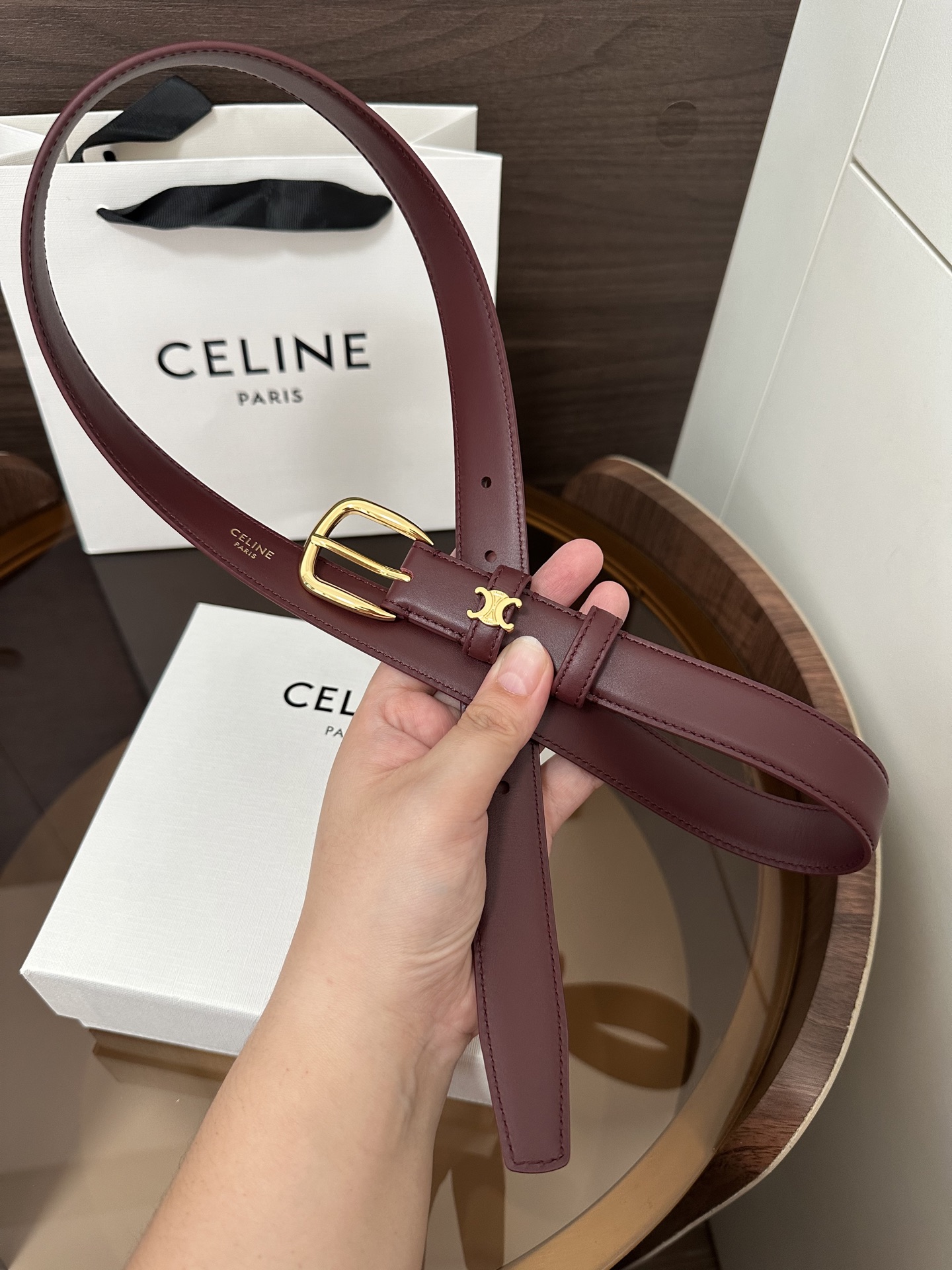 ❣️CÉLINE 赛琳🆕VIVIENNE中 TAURILLON25毫米皮带 牛皮革 牛皮革衬里 金色饰面