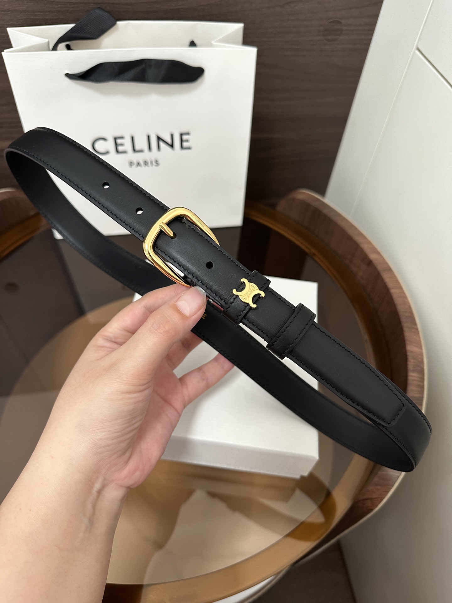 ❣️CÉLINE 赛琳🆕VIVIENNE中 TAURILLON25毫米皮带 牛皮革 牛皮革衬里 金色饰面