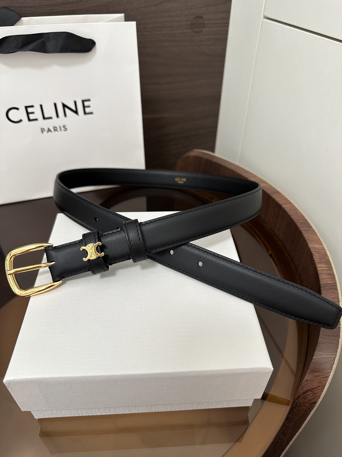 ❣️CÉLINE 赛琳🆕VIVIENNE中 TAURILLON25毫米皮带 牛皮革 牛皮革衬里 金色饰面
