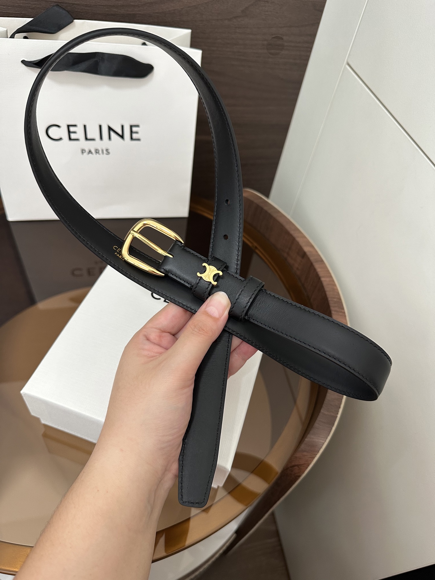 ❣️CÉLINE 赛琳🆕VIVIENNE中 TAURILLON25毫米皮带 牛皮革 牛皮革衬里 金色饰面