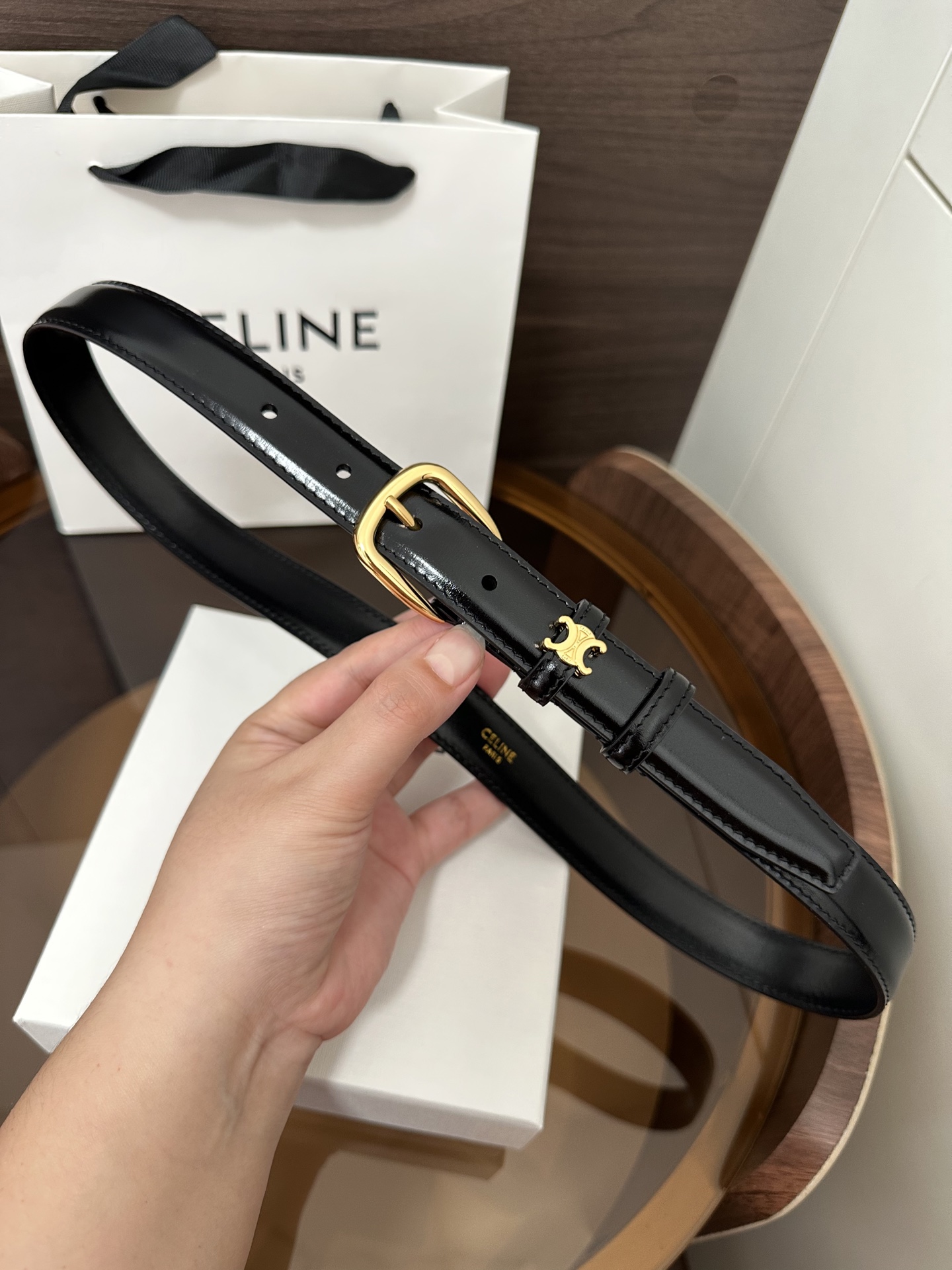 ❣️CÉLINE 赛琳🆕VIVIENNE中 TAURILLON25毫米皮带 牛皮革 牛皮革衬里 金色饰面