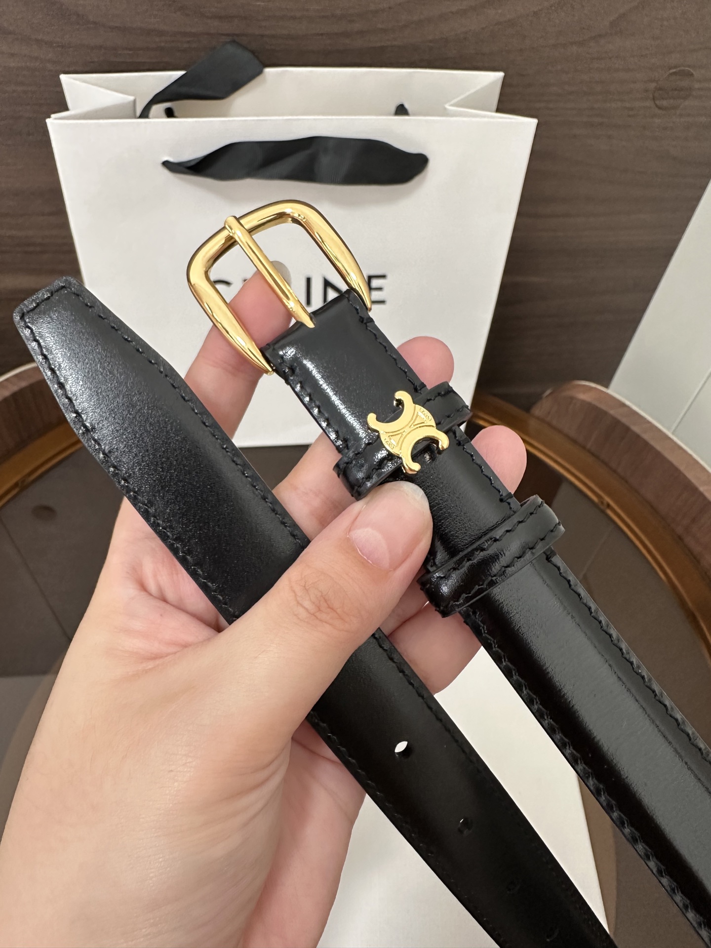 ❣️CÉLINE 赛琳🆕VIVIENNE中 TAURILLON25毫米皮带 牛皮革 牛皮革衬里 金色饰面