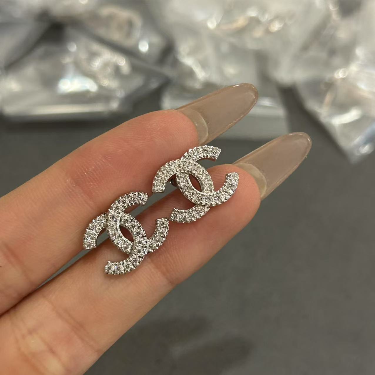 ⚠️Este precio ha sido ajustado⚠️Los pendientes de oreja grandes de Chanel han llegado, 5140180