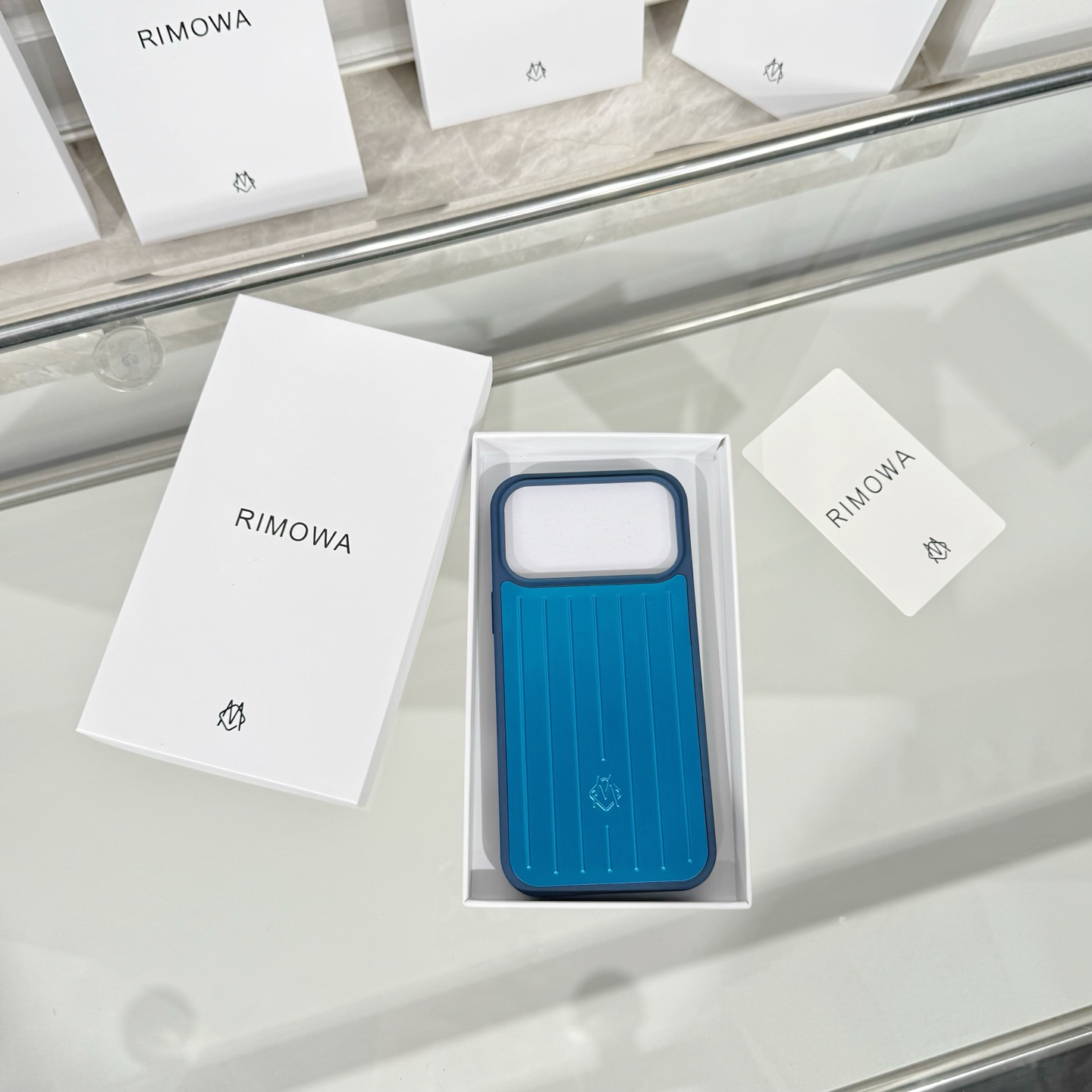 Rimowa Rimowa手机壳系列强势来袭 手机作为日常的必须品，没有一个 的手机壳来彰显自己的个性怎么能行
