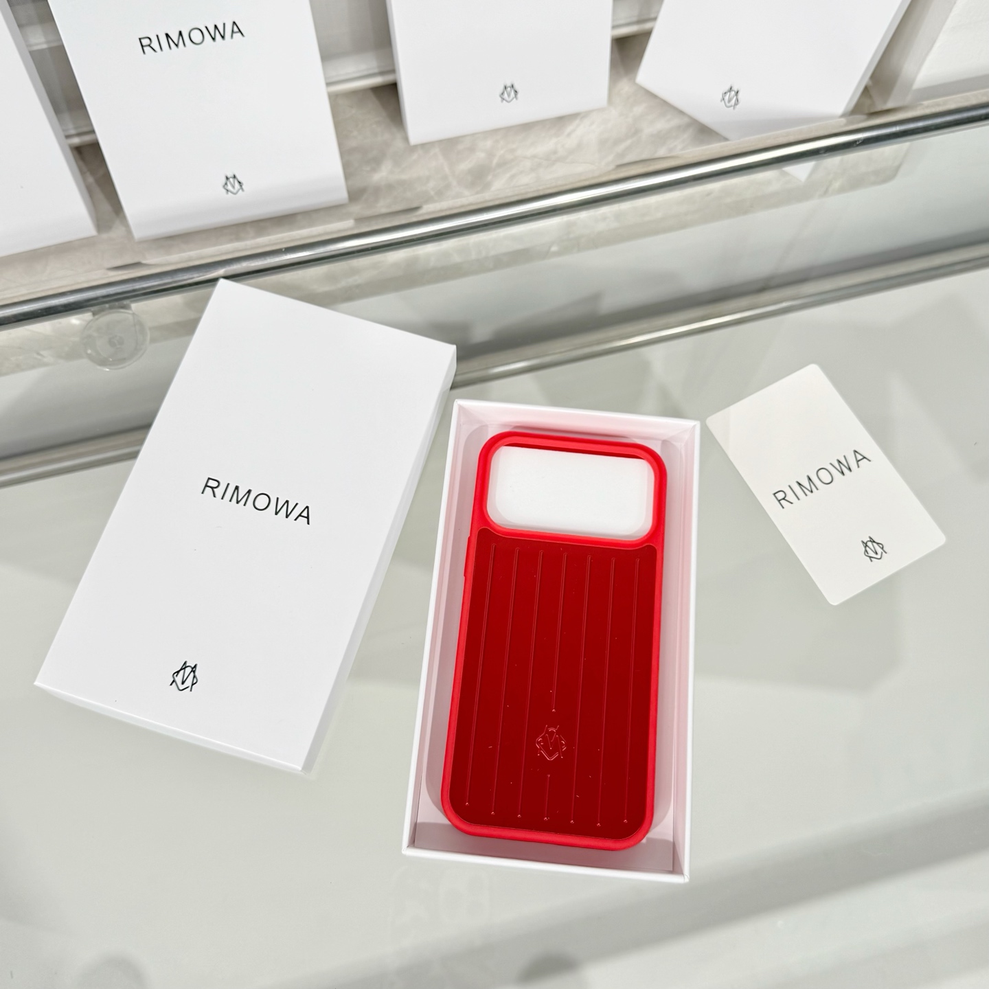 Rimowa Rimowa手机壳系列强势来袭 手机作为日常的必须品，没有一个 的手机壳来彰显自己的个性怎么能行
