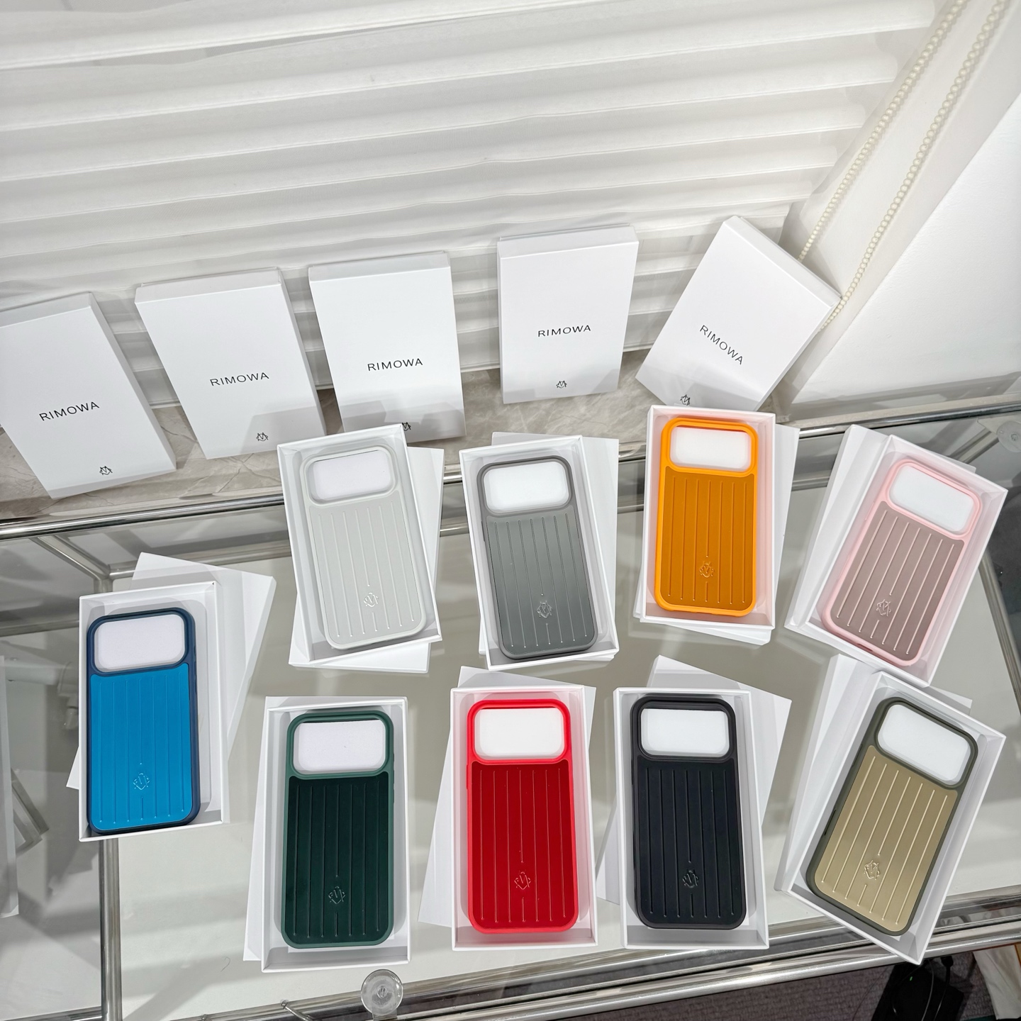 Rimowa Rimowa手机壳系列强势来袭 手机作为日常的必须品，没有一个 的手机壳来彰显自己的个性怎么能行