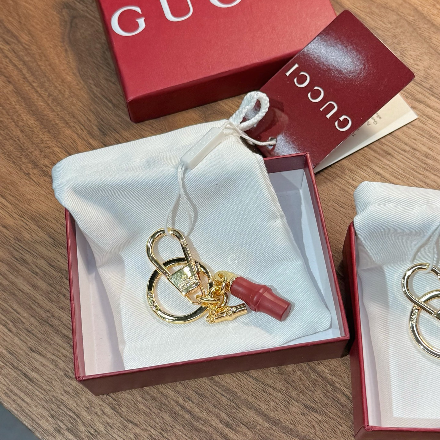 NO:639366,New arrivals Gucci Gucci Bamboo Keychain Pendant Ornaments Bag Chain Bag Hanger Original Logo Engraving Feels Good Delivery Full Set of High-end Packaging as Shown, gucci, gucci, keychain19860909新品上新 Gucci 古驰竹节钥匙扣 挂件挂饰包链包挂 原版 logo 刻字 手感不错 配送如图全套高档包装,,gucci,gucci,keychain,accessory