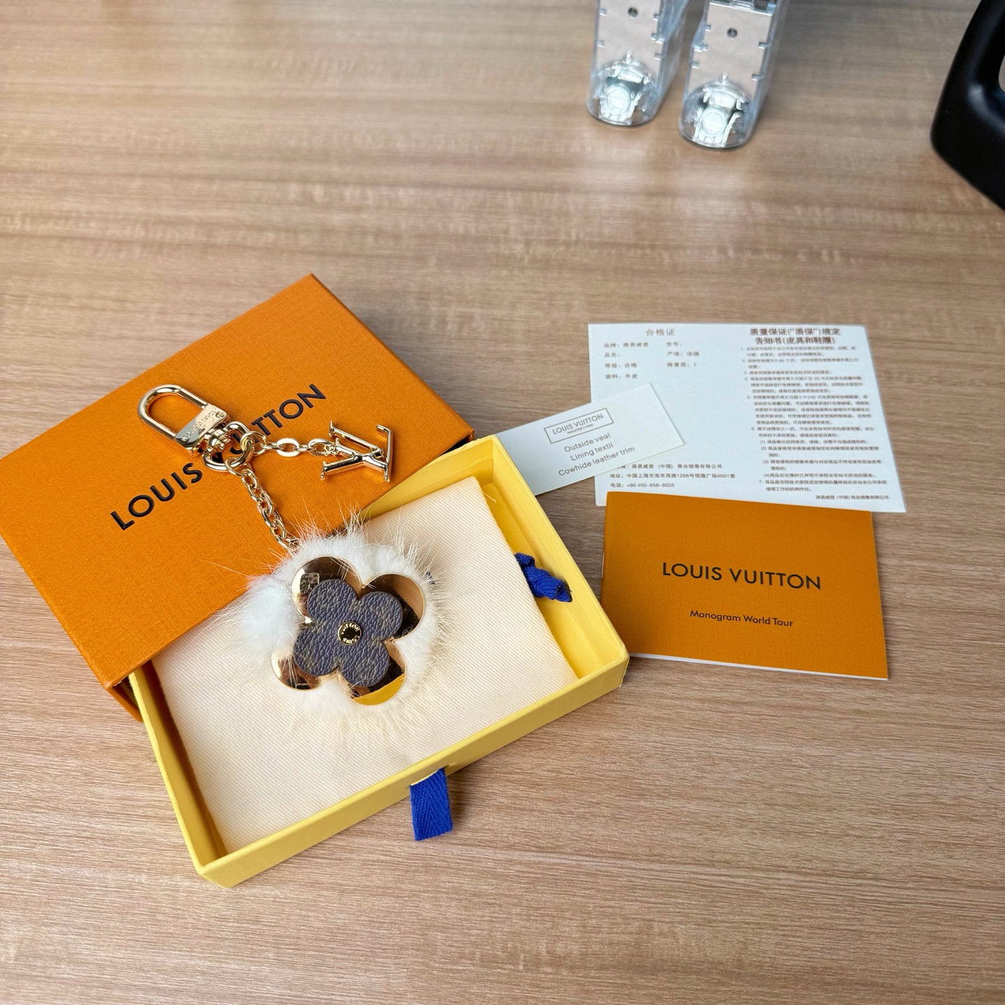 Louis Vuitton LV 路易威登四叶草包挂 金色链条+花朵+水貂毛设计