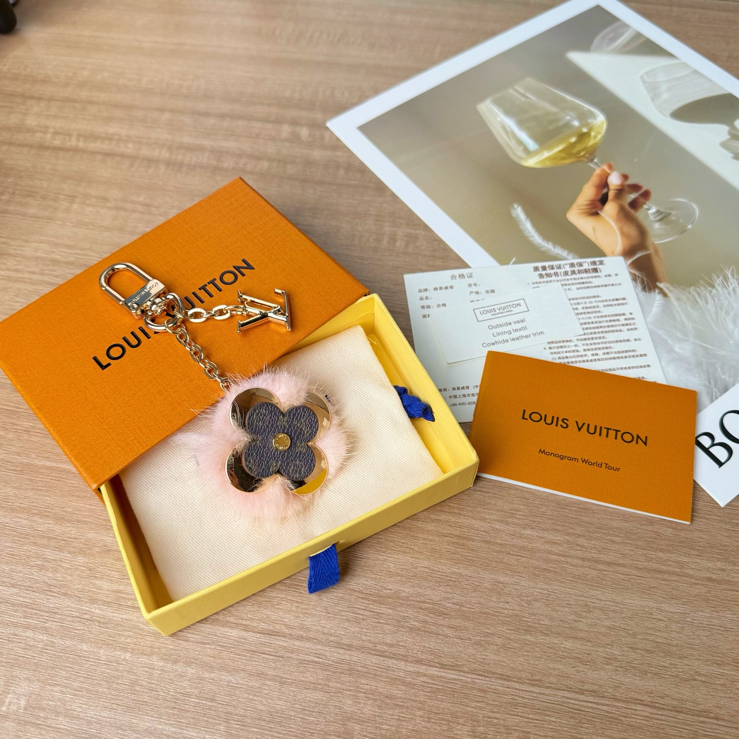 Louis Vuitton LV 路易威登四叶草包挂 金色链条+花朵+水貂毛设计