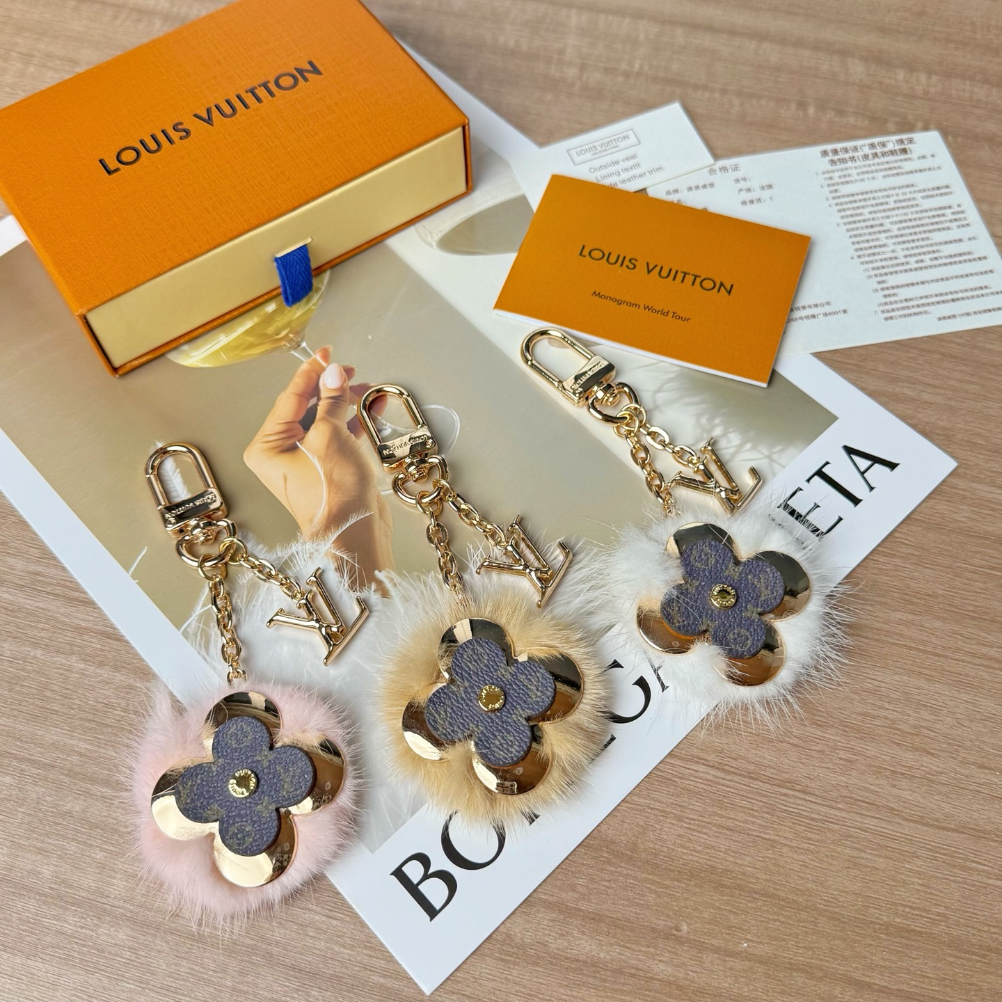 Louis Vuitton LV 路易威登四叶草包挂 金色链条+花朵+水貂毛设计