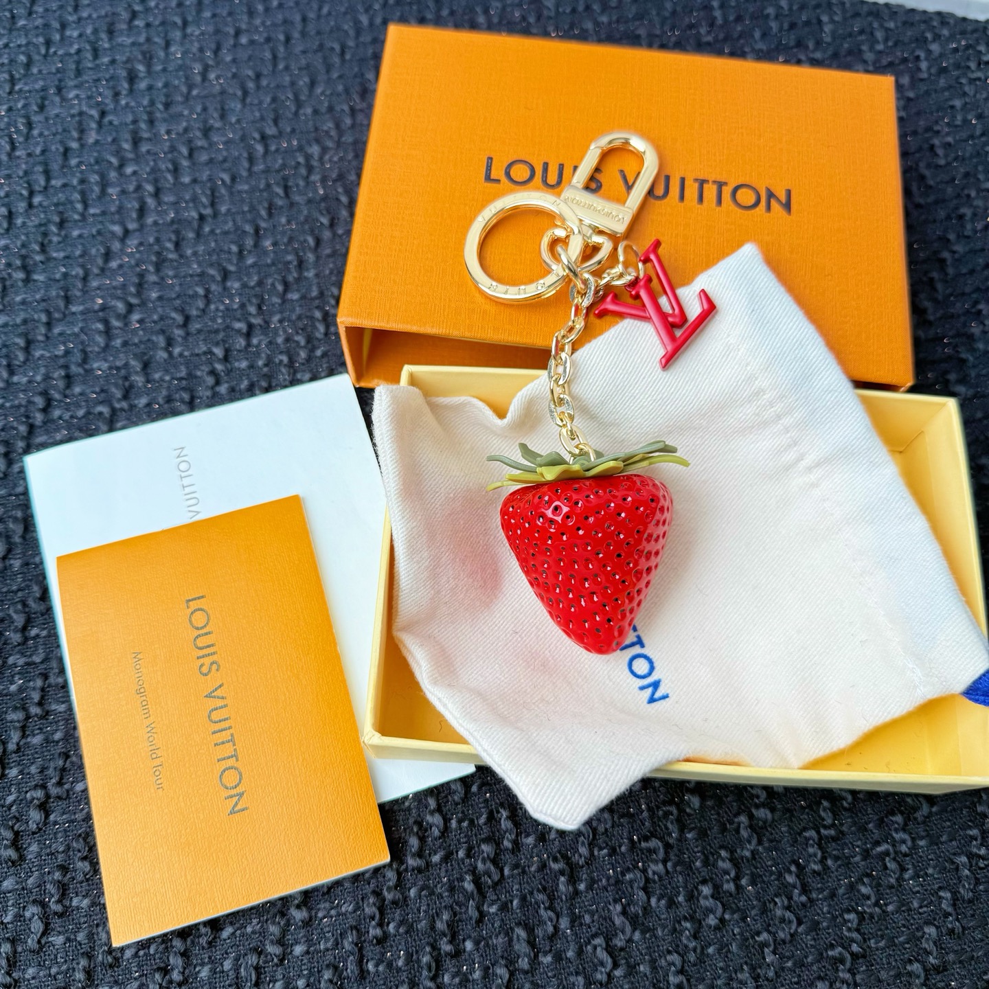 Louis Vuitton LV 草莓钥匙扣