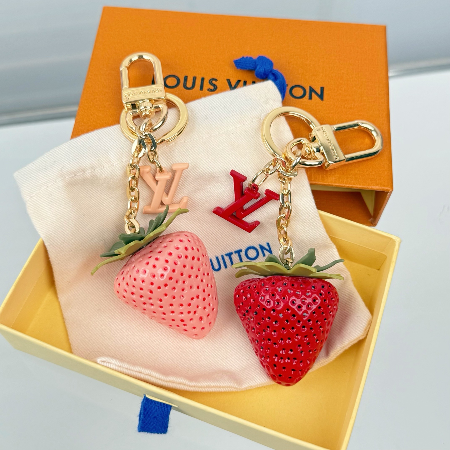 Louis Vuitton LV 草莓钥匙扣