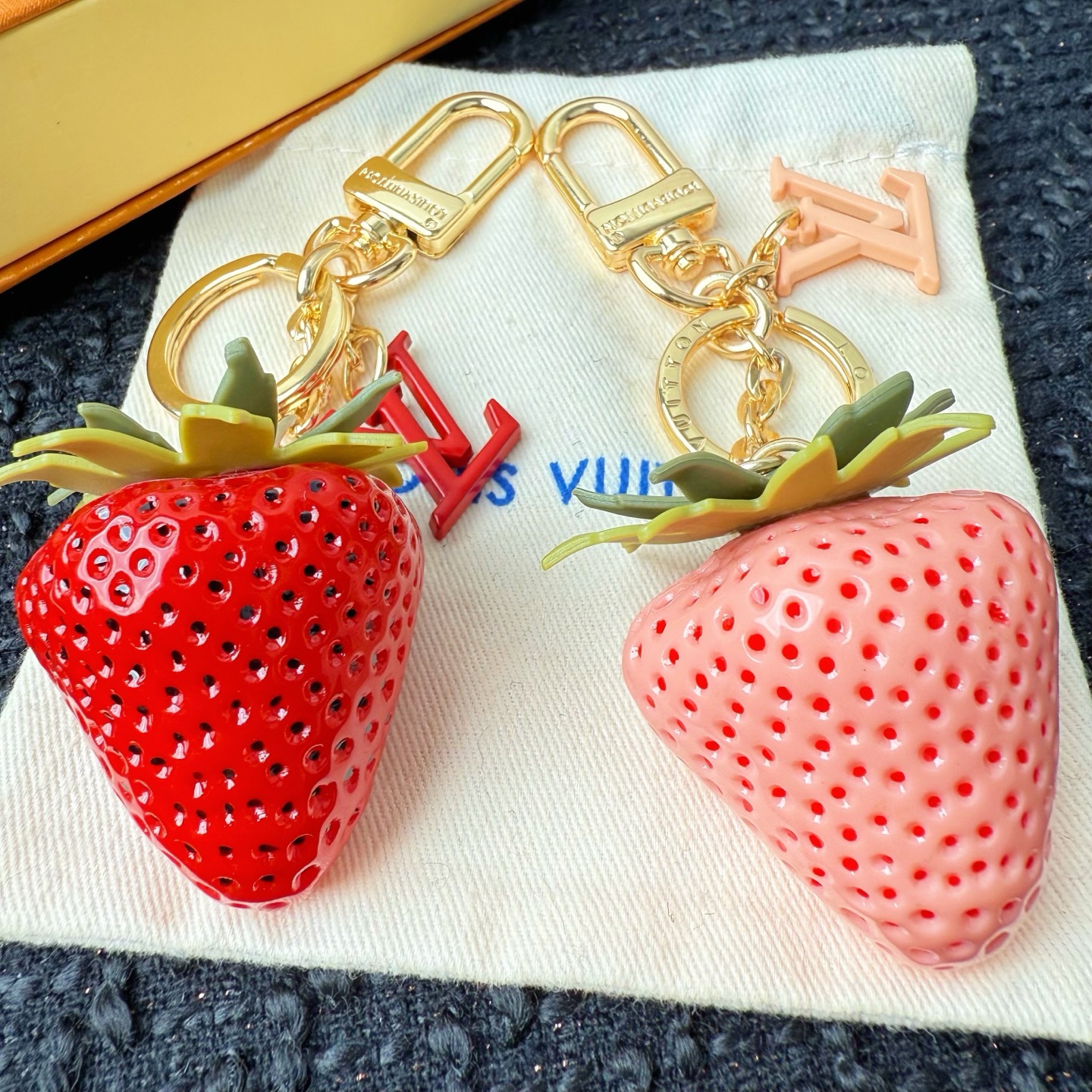 Louis Vuitton LV 草莓钥匙扣