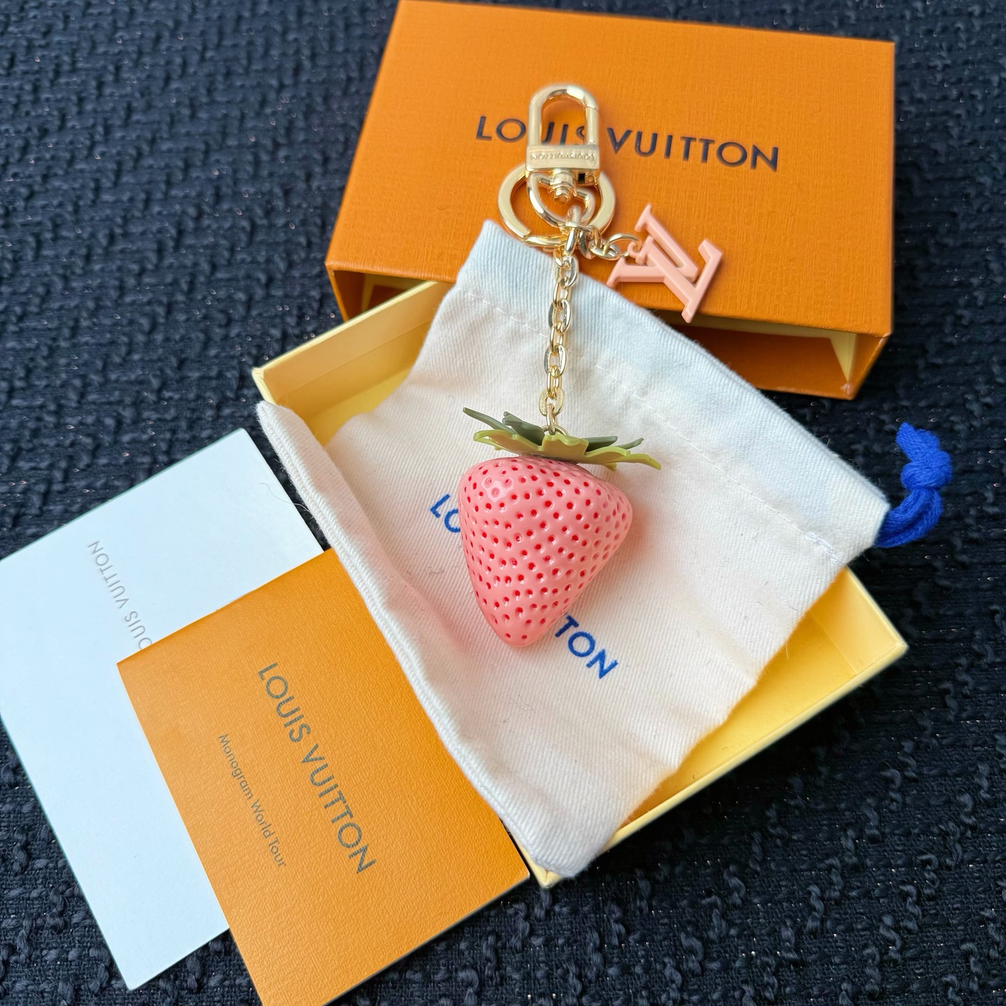 Louis Vuitton LV 草莓钥匙扣