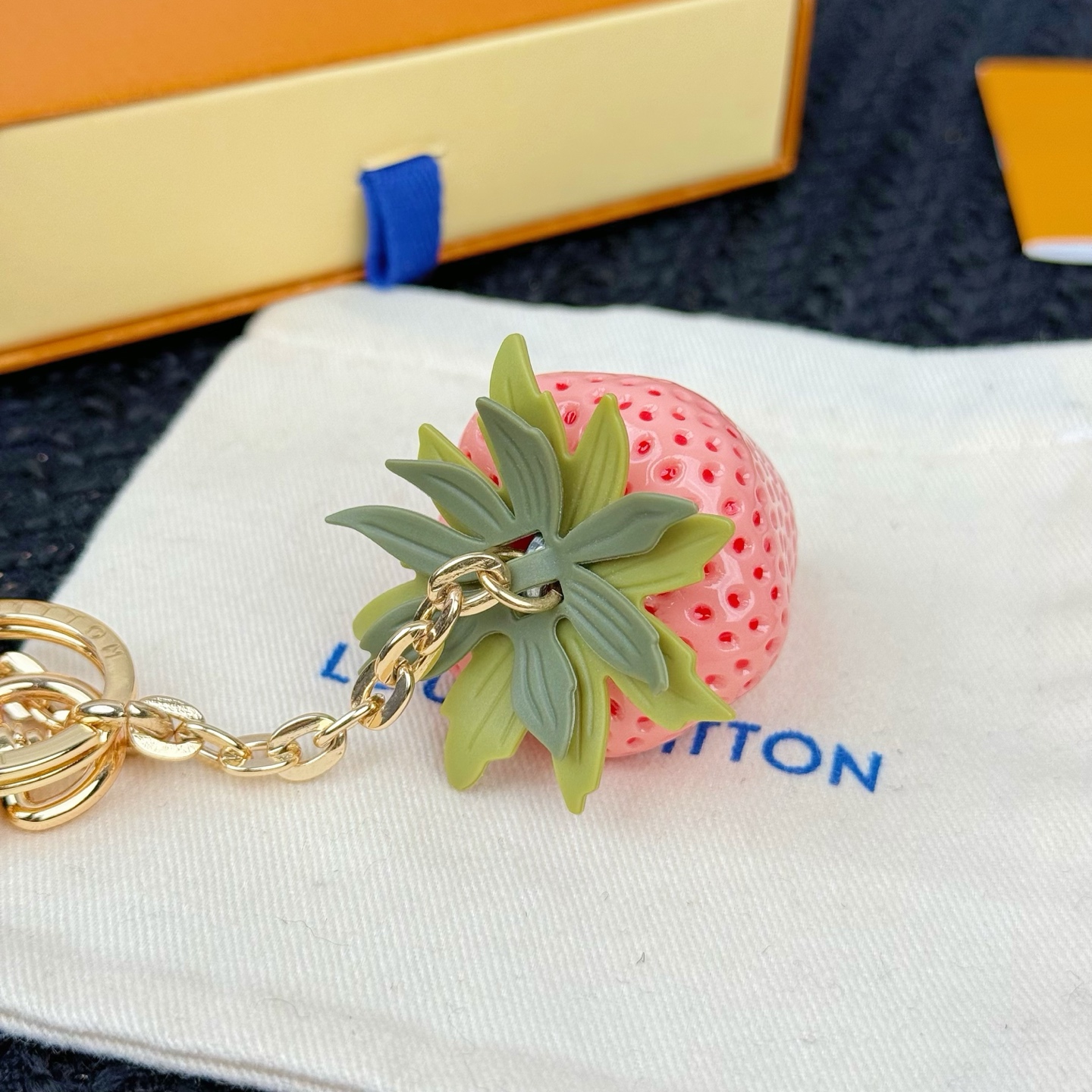 Louis Vuitton LV 草莓钥匙扣