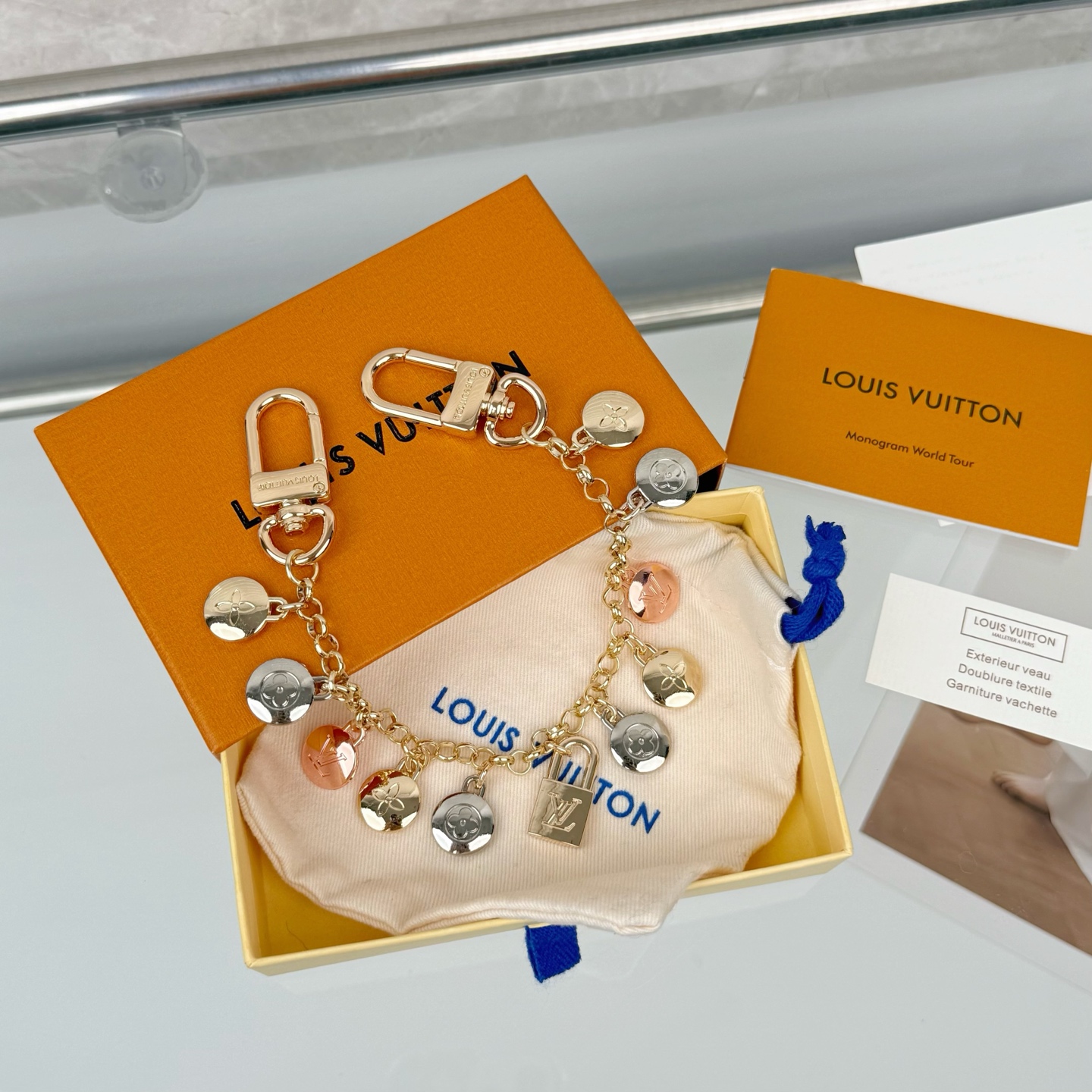 Louis Vuitton LV钥匙扣 豆豆 包挂件 包链条配送如图包装