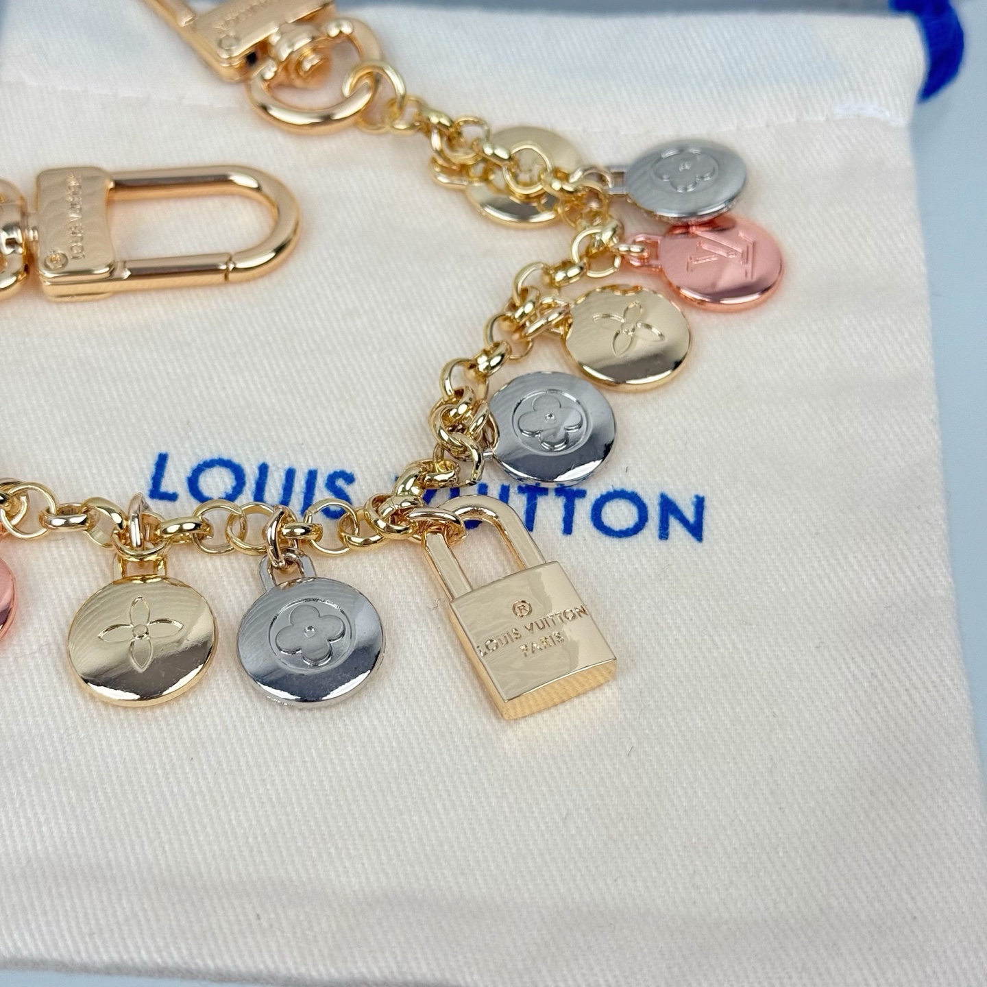 Louis Vuitton LV钥匙扣 豆豆 包挂件 包链条配送如图包装