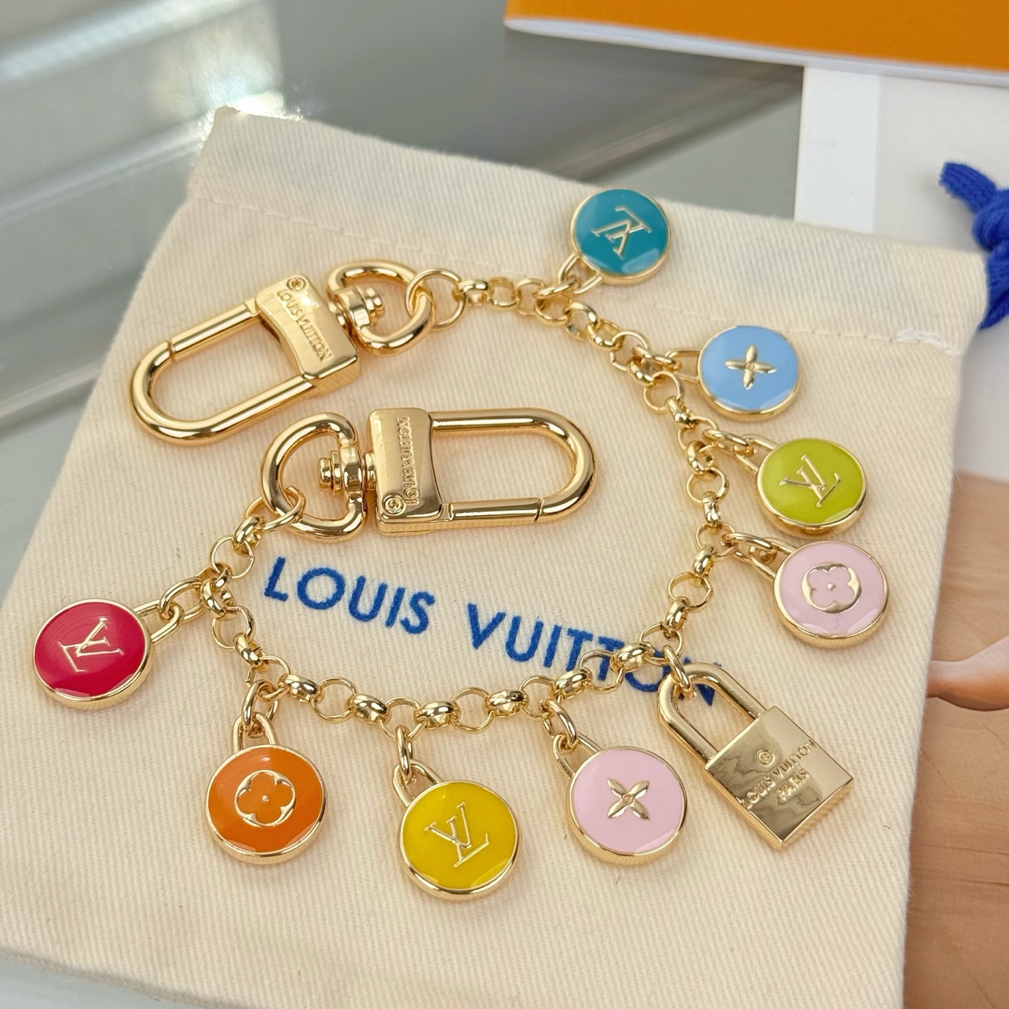 Louis Vuitton LV钥匙扣 豆豆 包挂件 包链条配送如图包装
