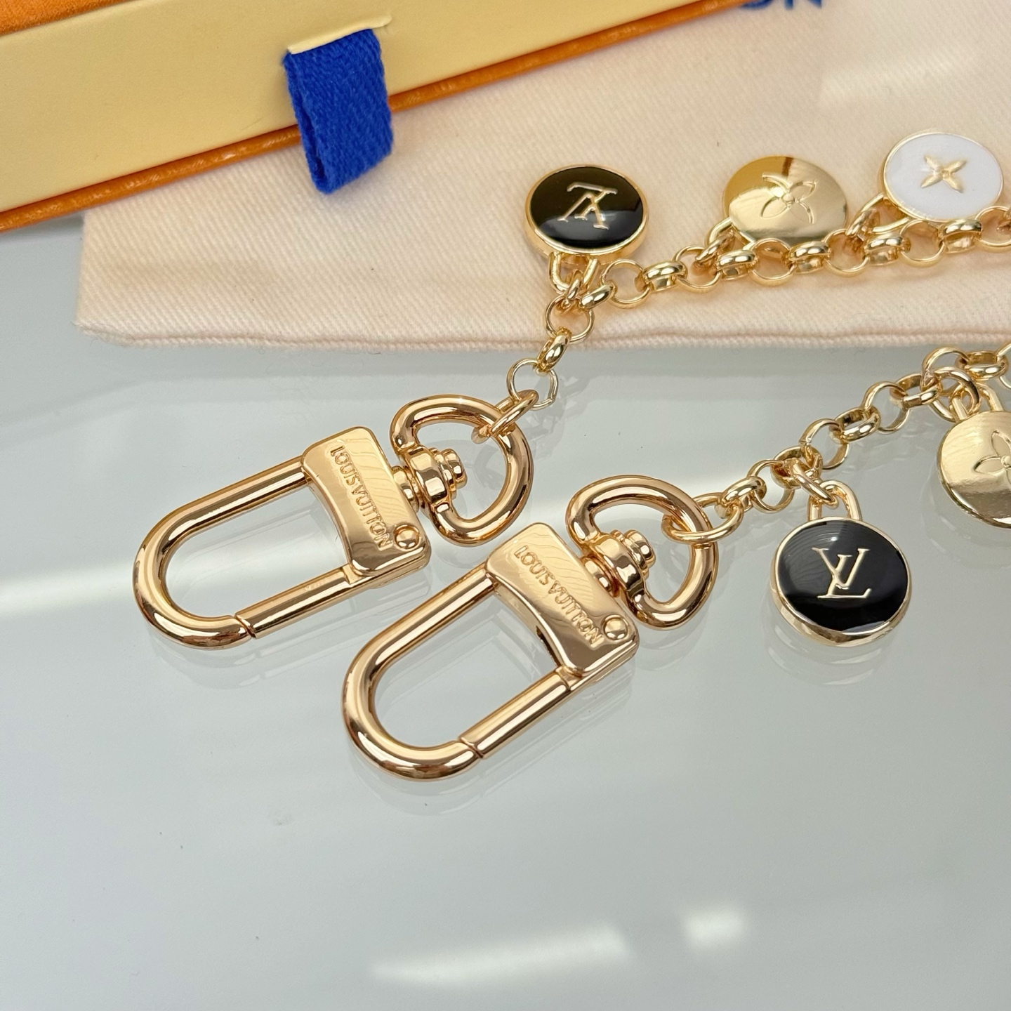 Louis Vuitton LV钥匙扣 豆豆 包挂件 包链条配送如图包装