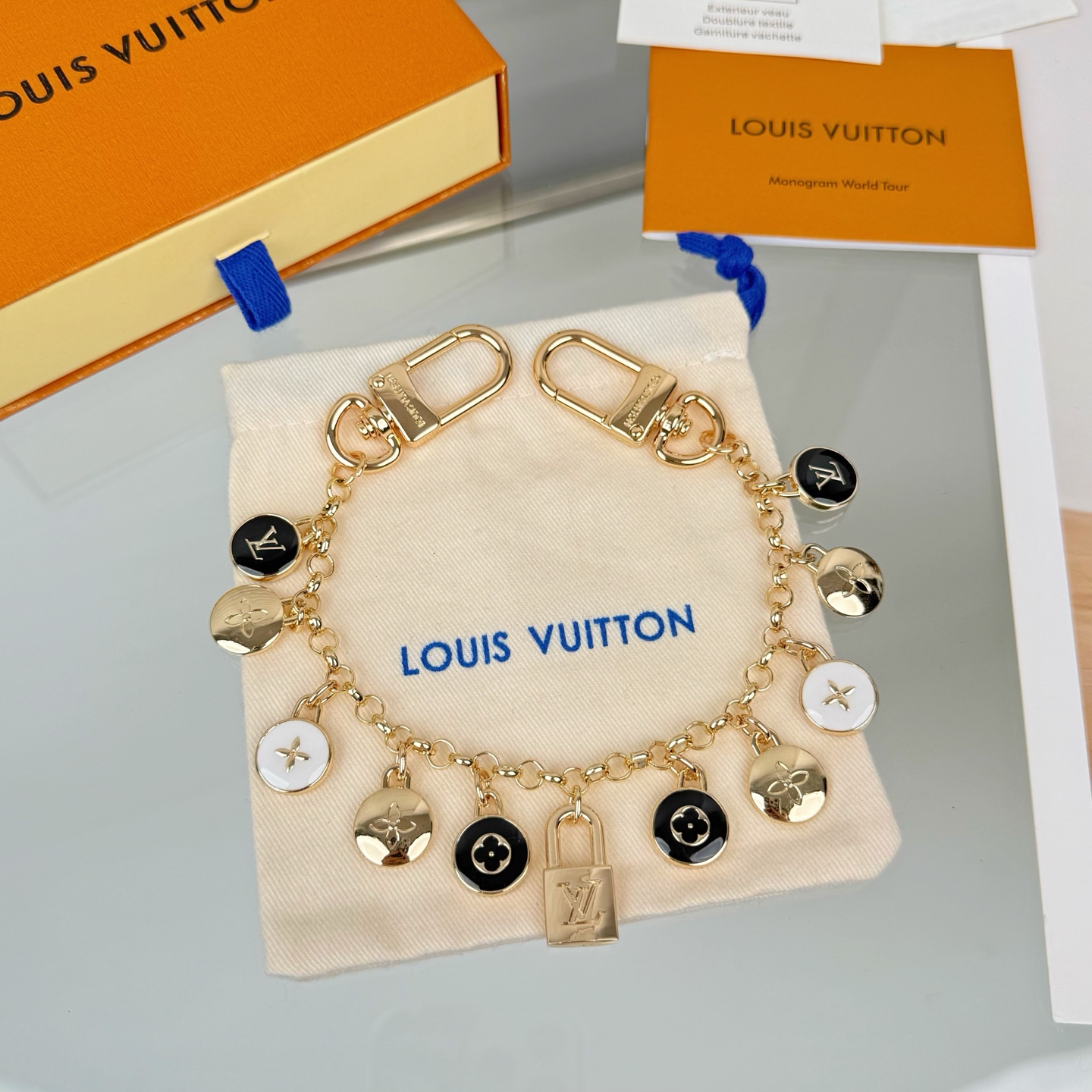 Louis Vuitton LV钥匙扣 豆豆 包挂件 包链条配送如图包装